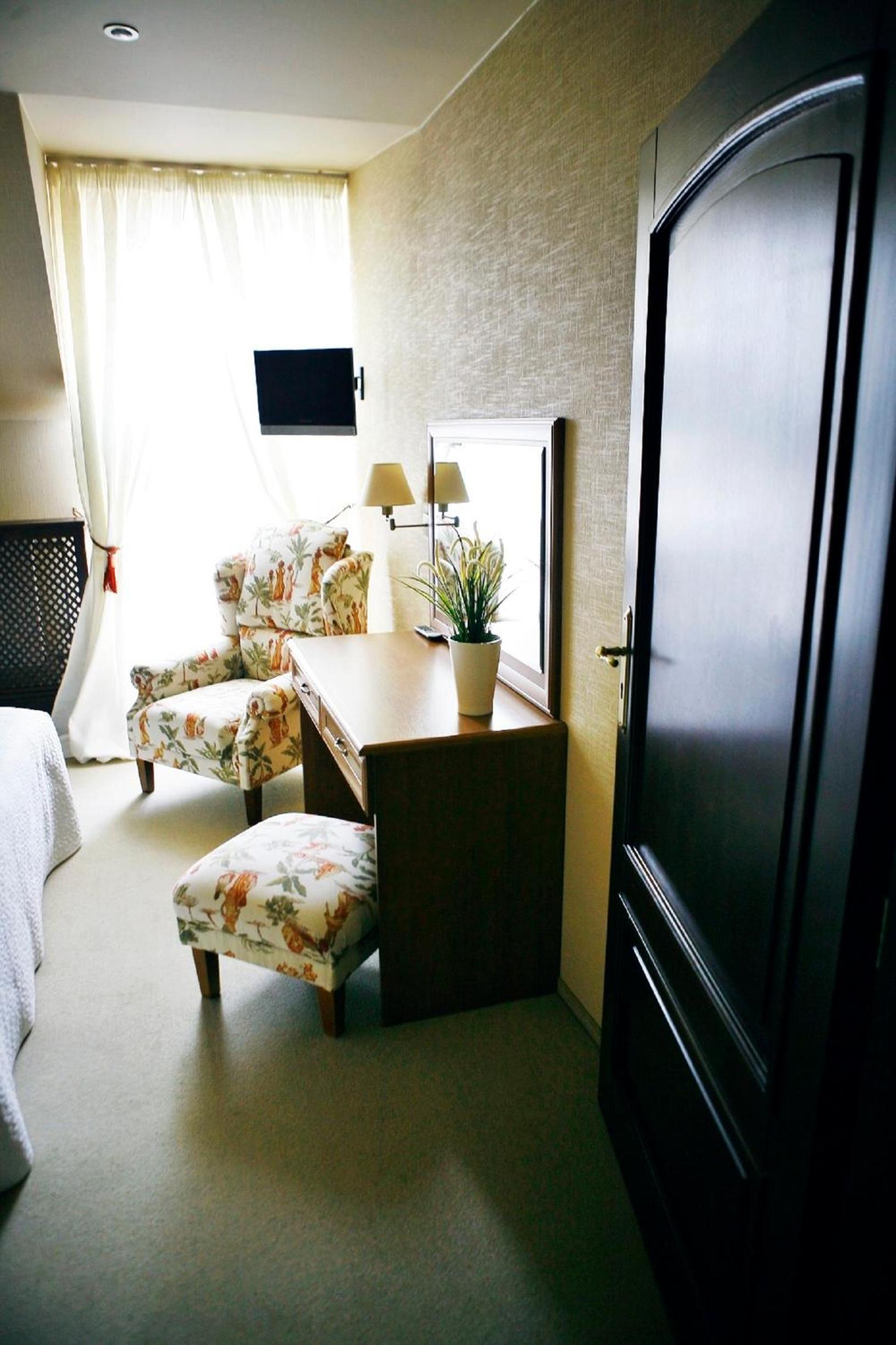 One-Bedroom Apartment with Sofa Bed - Photo 1