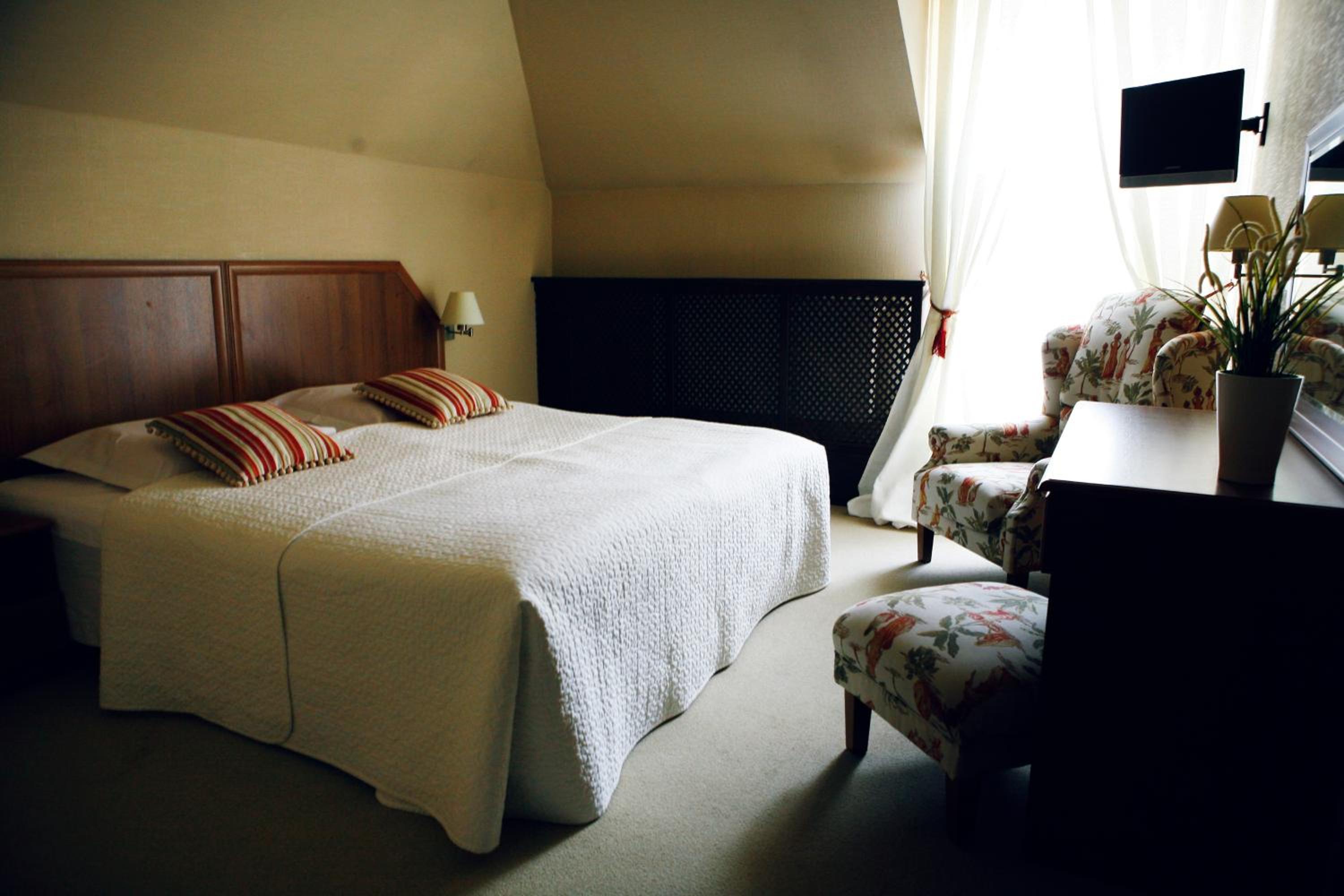 One-Bedroom Apartment with Sofa Bed - Photo 3