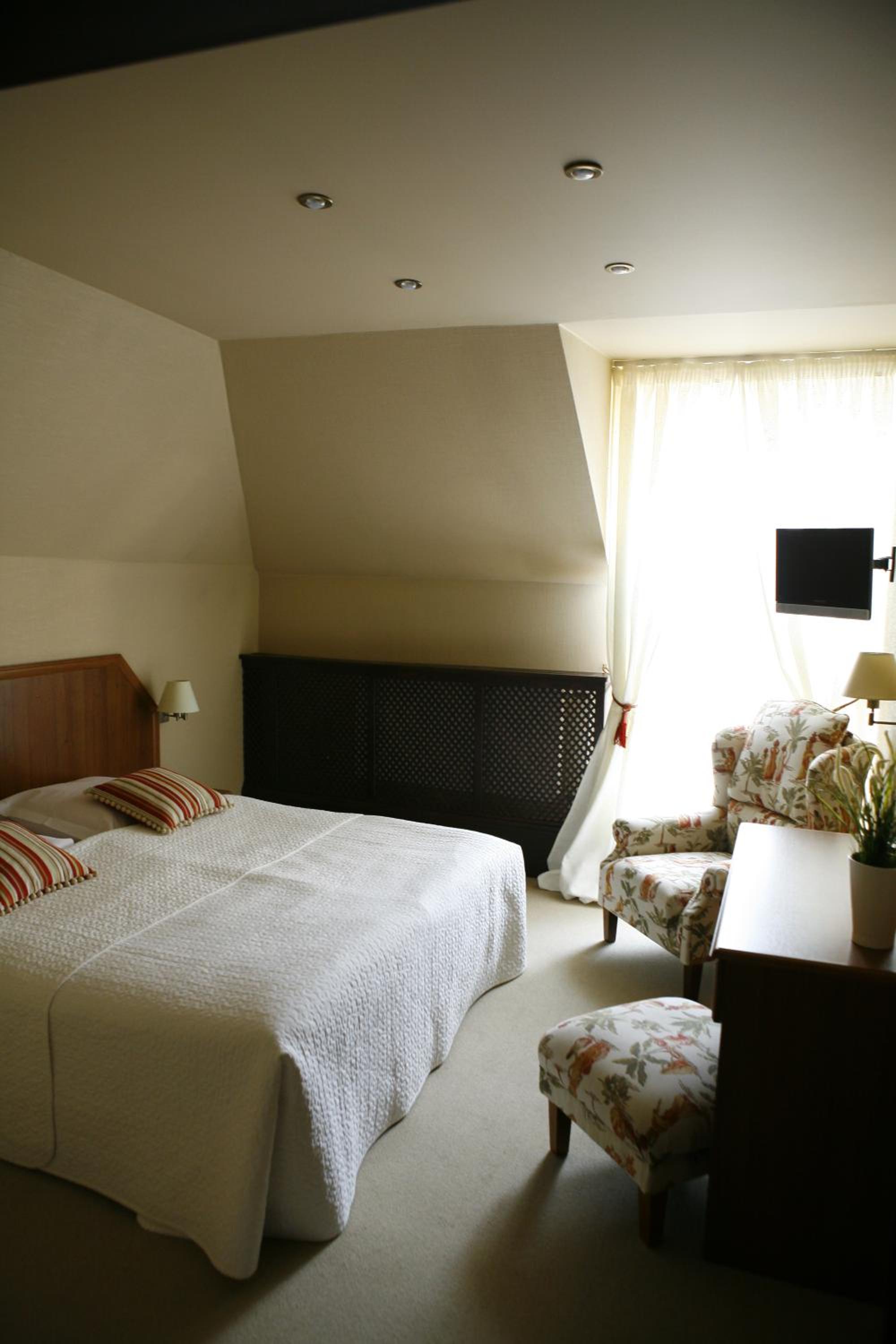 One-Bedroom Apartment with Sofa Bed - Photo 6