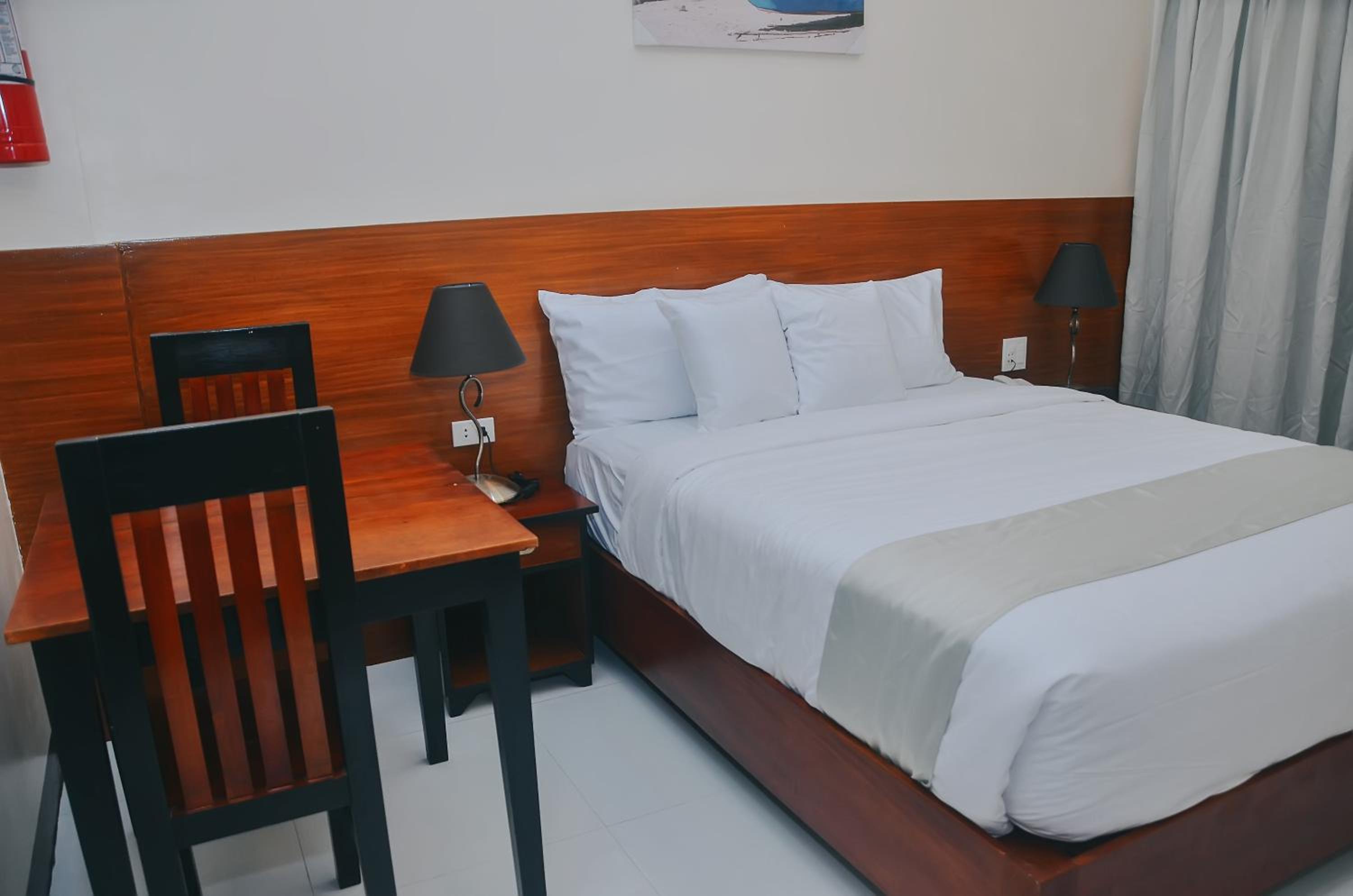 Deluxe Double Room (2 Adults + 1 Child) - Photo 2