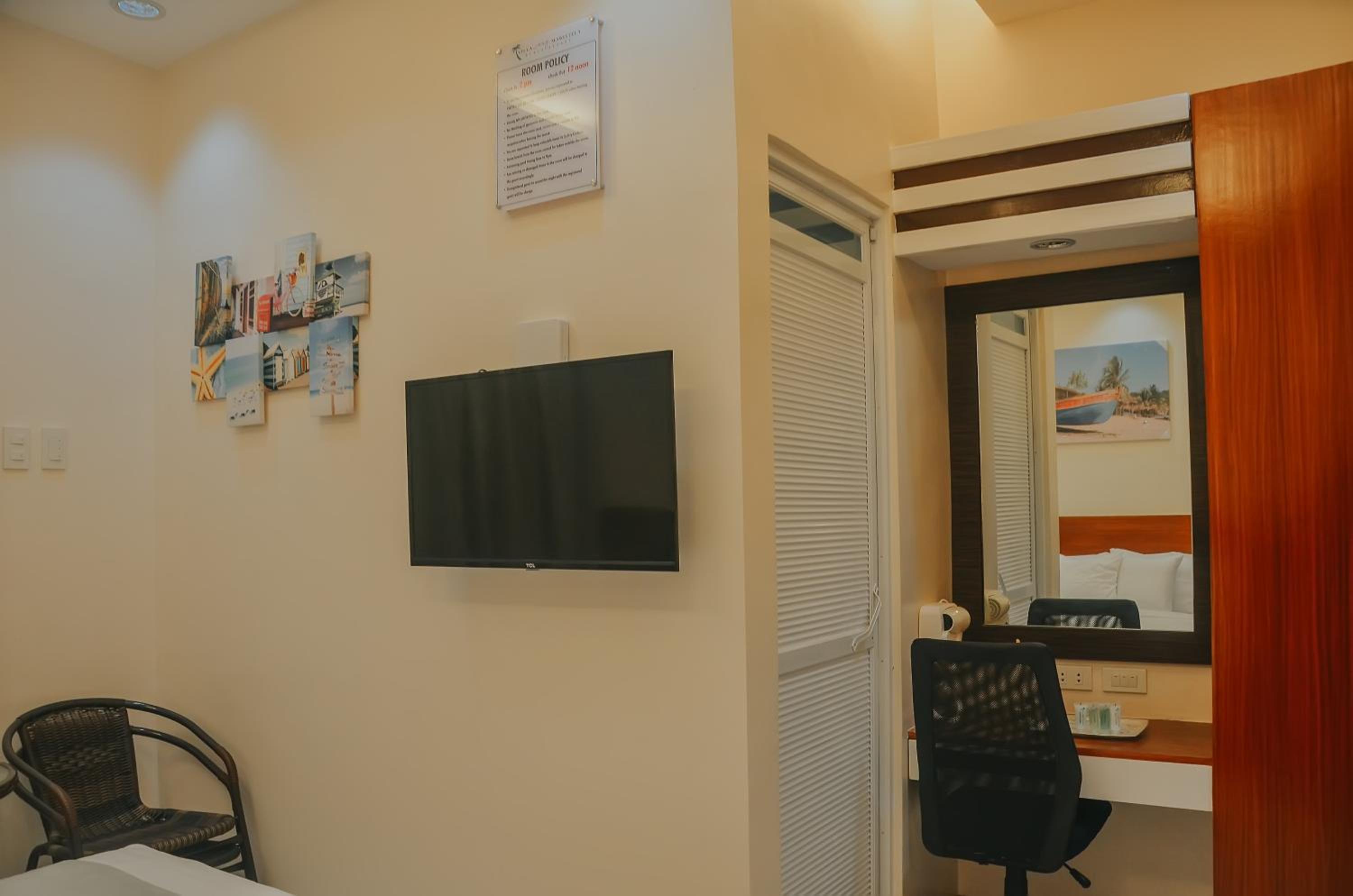 Deluxe Double Room (2 Adults + 1 Child) - Photo 4