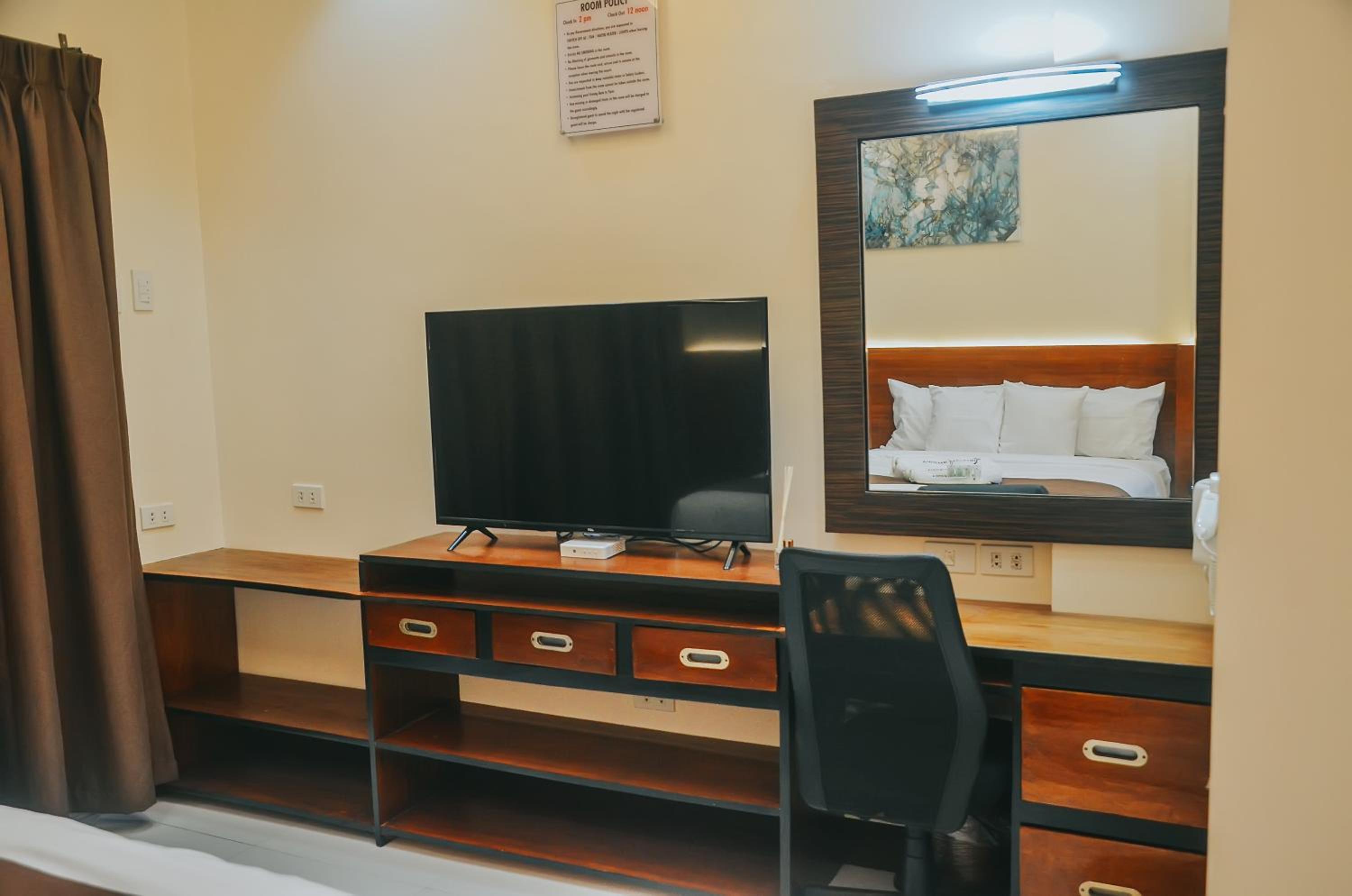 Suite with Balcony - Photo 4