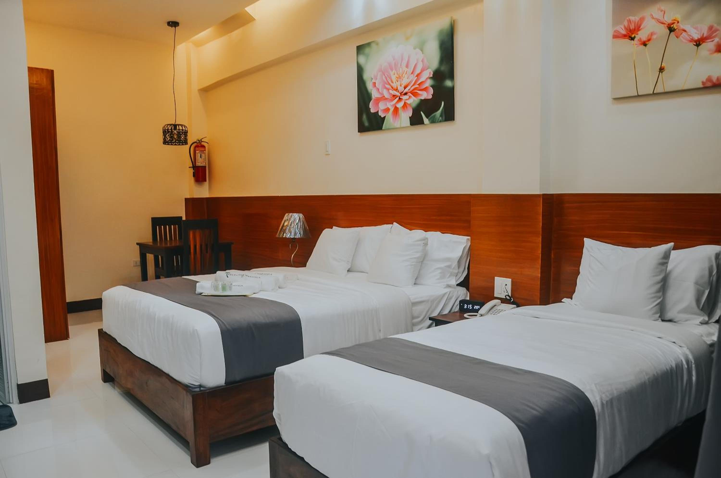 Suite with Balcony - Photo 2