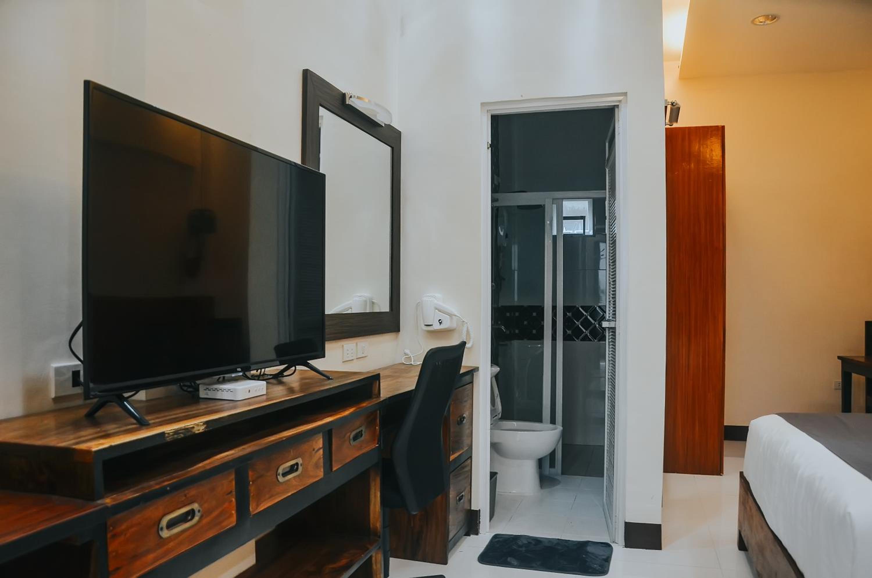 Suite with Balcony - Photo 3