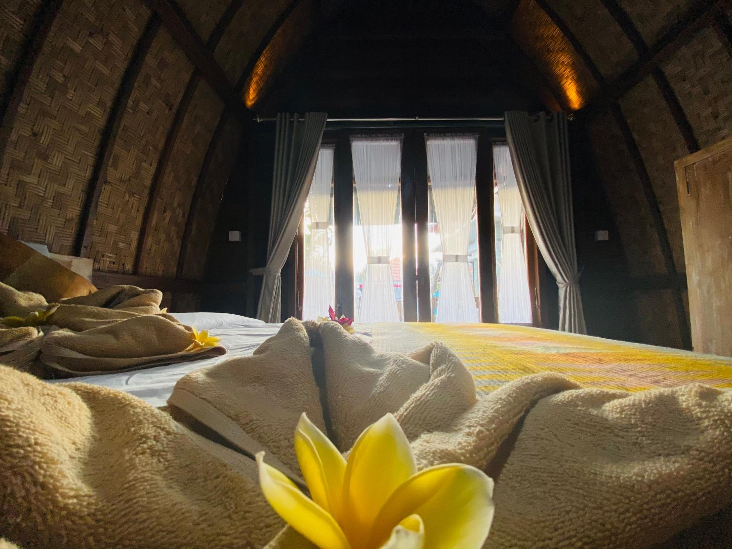 Deluxe Double Room with Balcony - Photo 10
