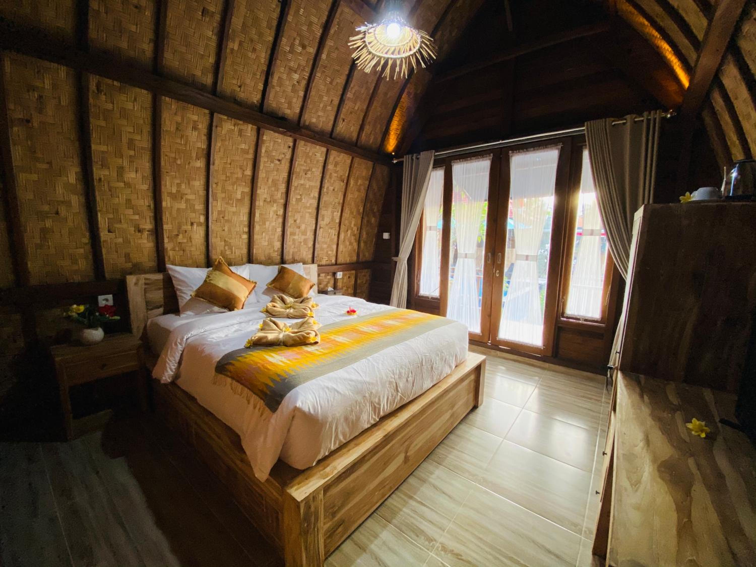 Deluxe Double Room with Balcony - Photo 8