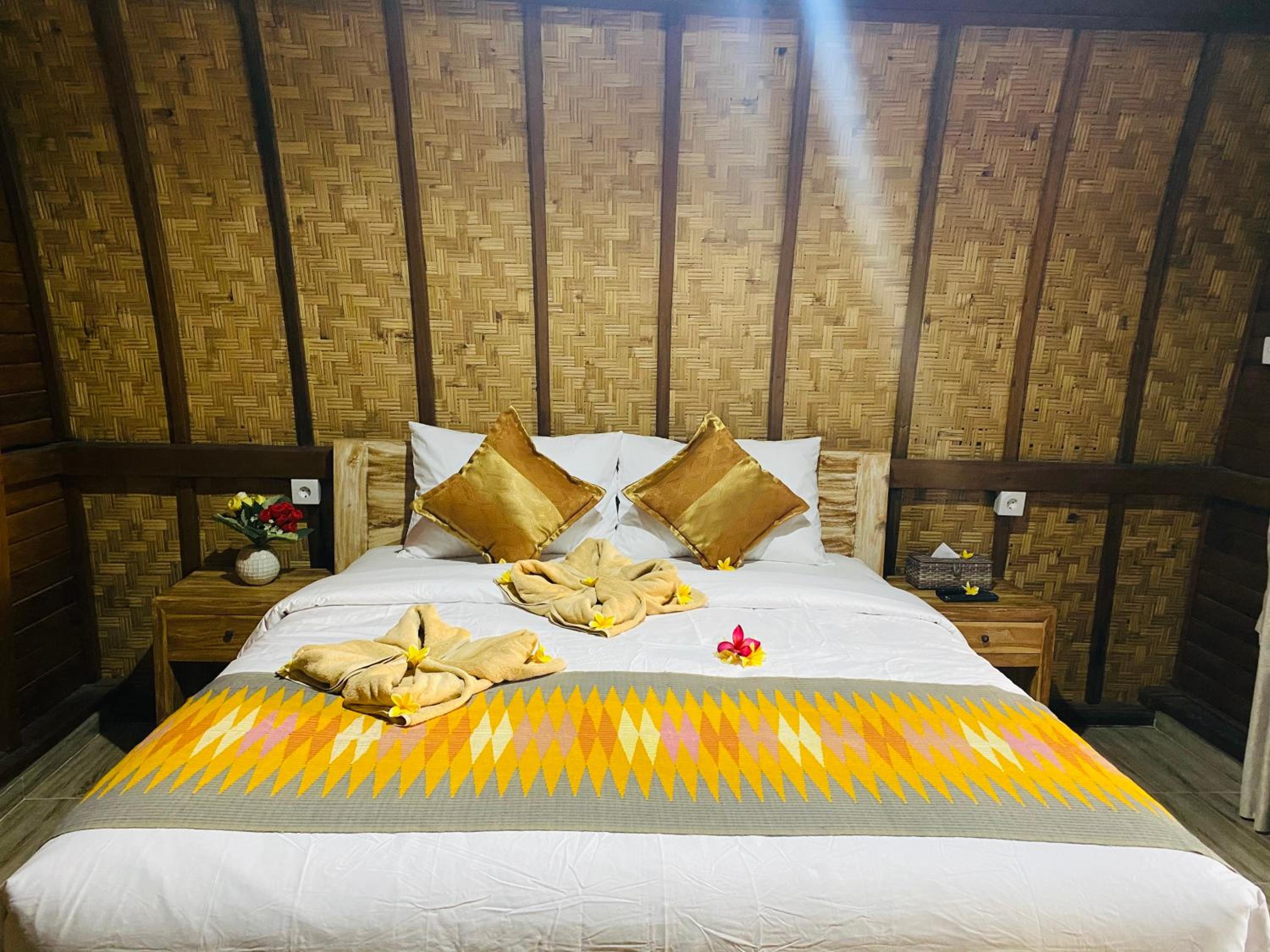 Deluxe Double Room with Balcony - Photo 7