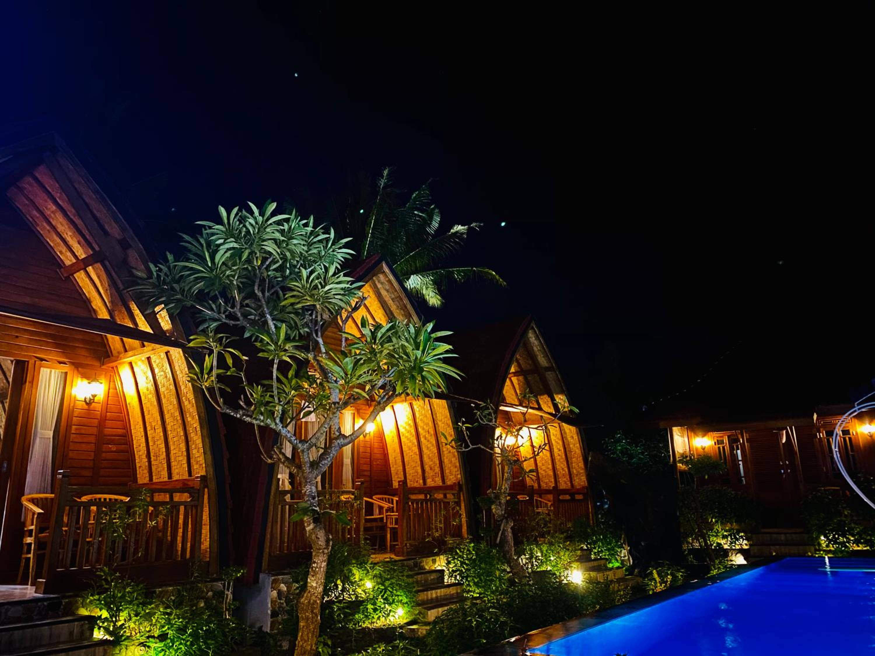 Deluxe Double Room with Balcony - Photo 5
