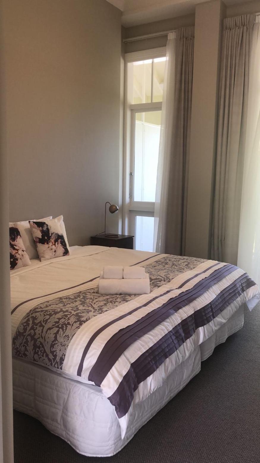 King Room with Balcony - Photo 3