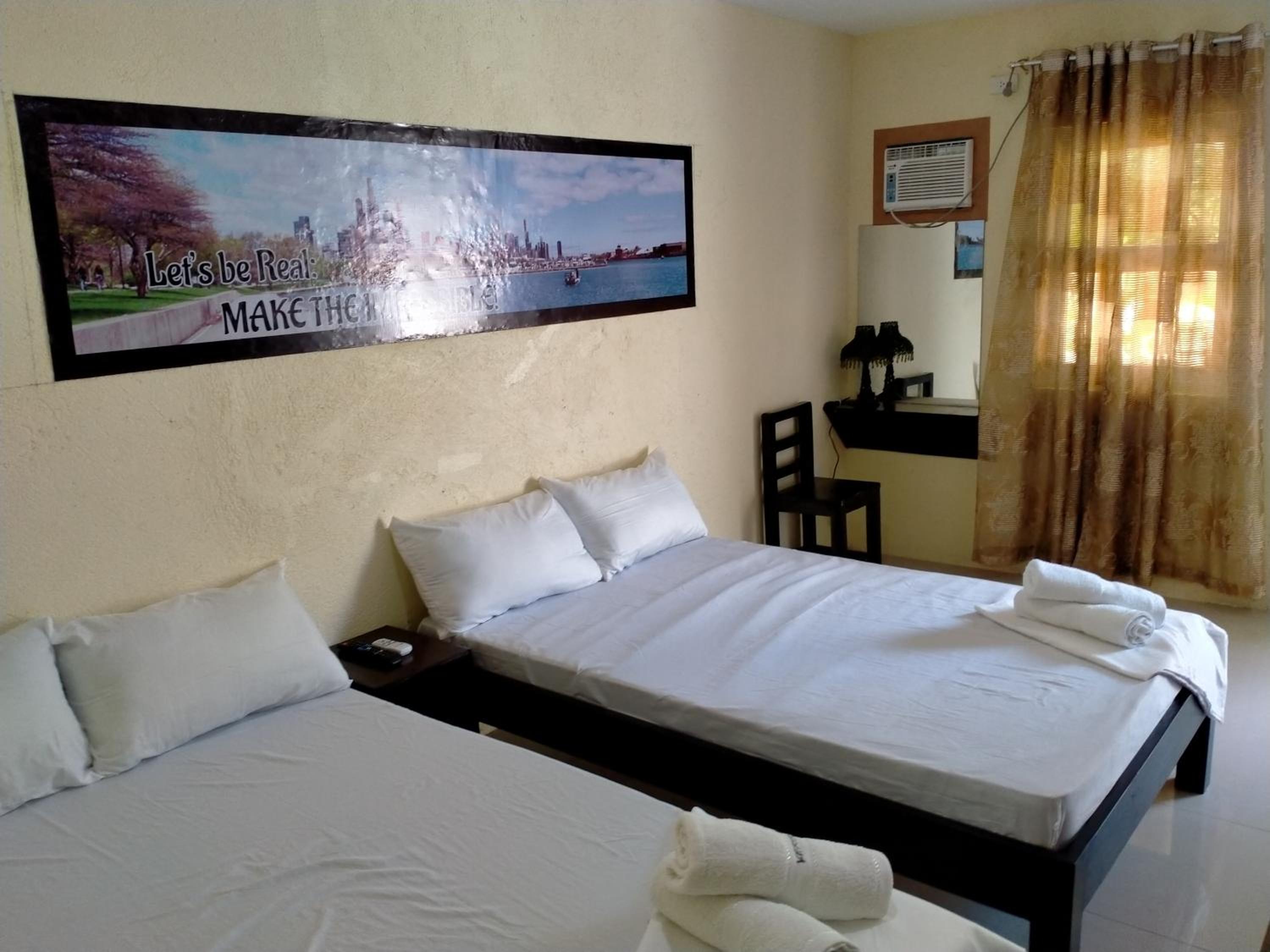 Deluxe Family Suite - Photo 4