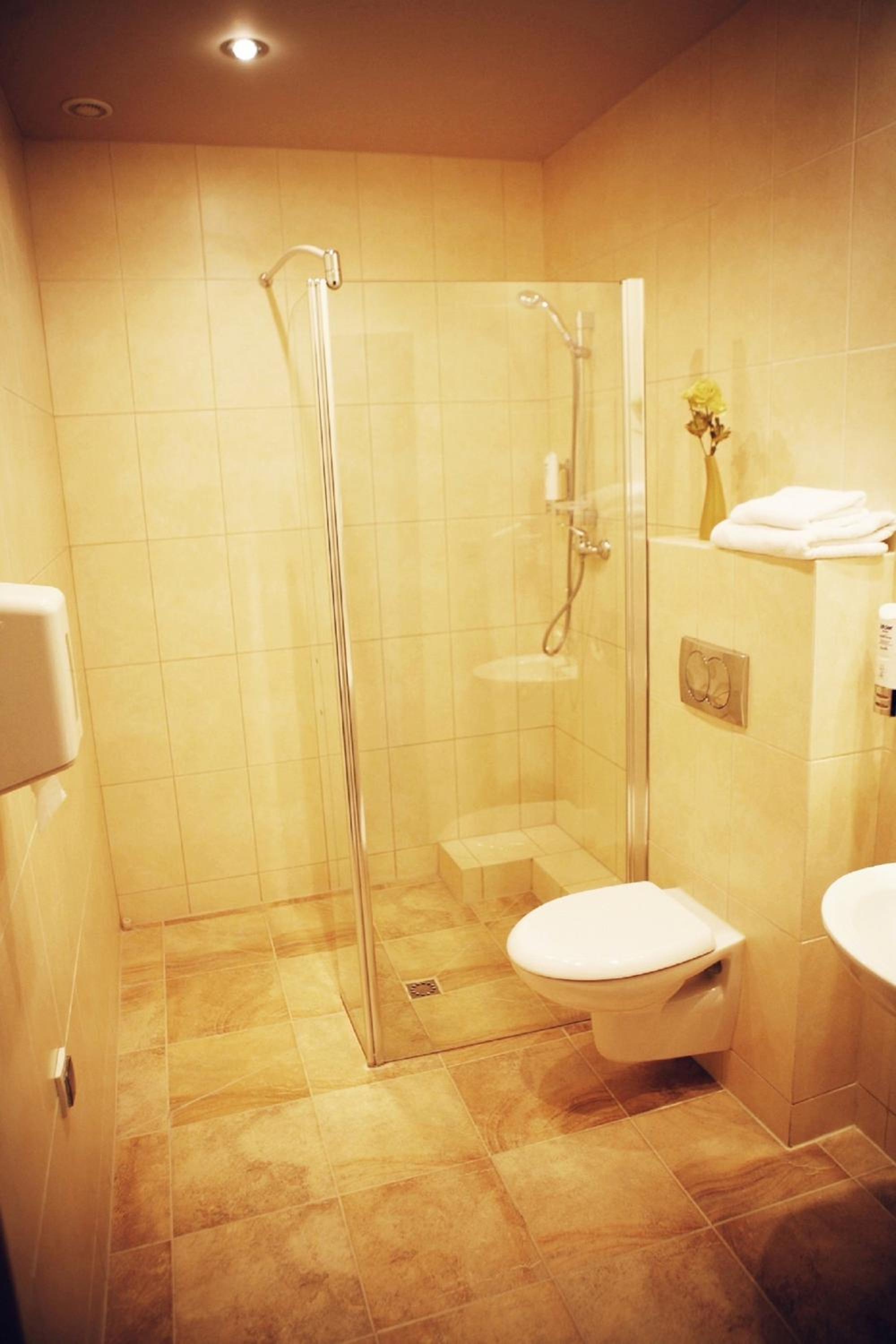 Twin Room - Photo 12