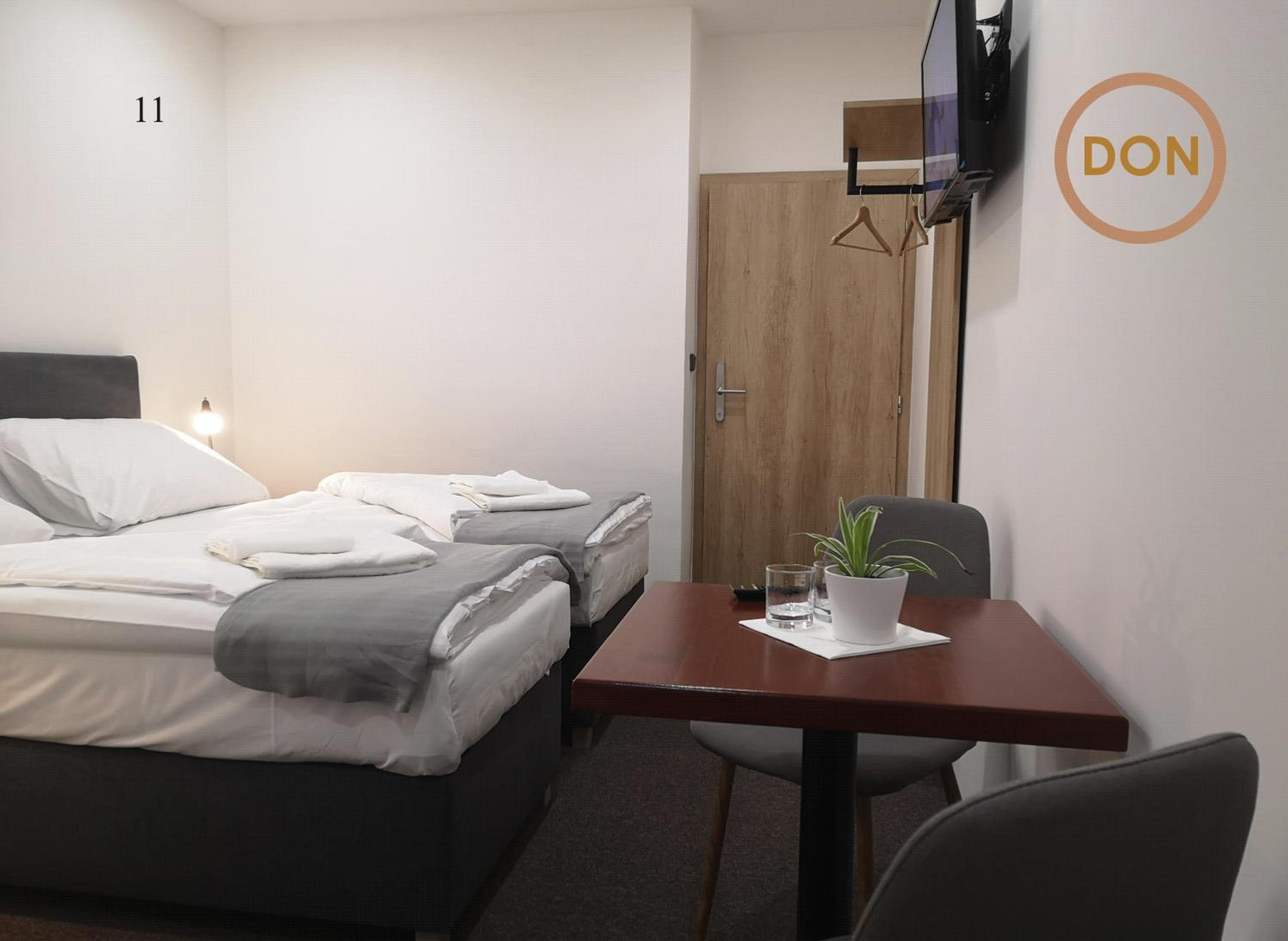 Twin Room with Balcony - Photo 3