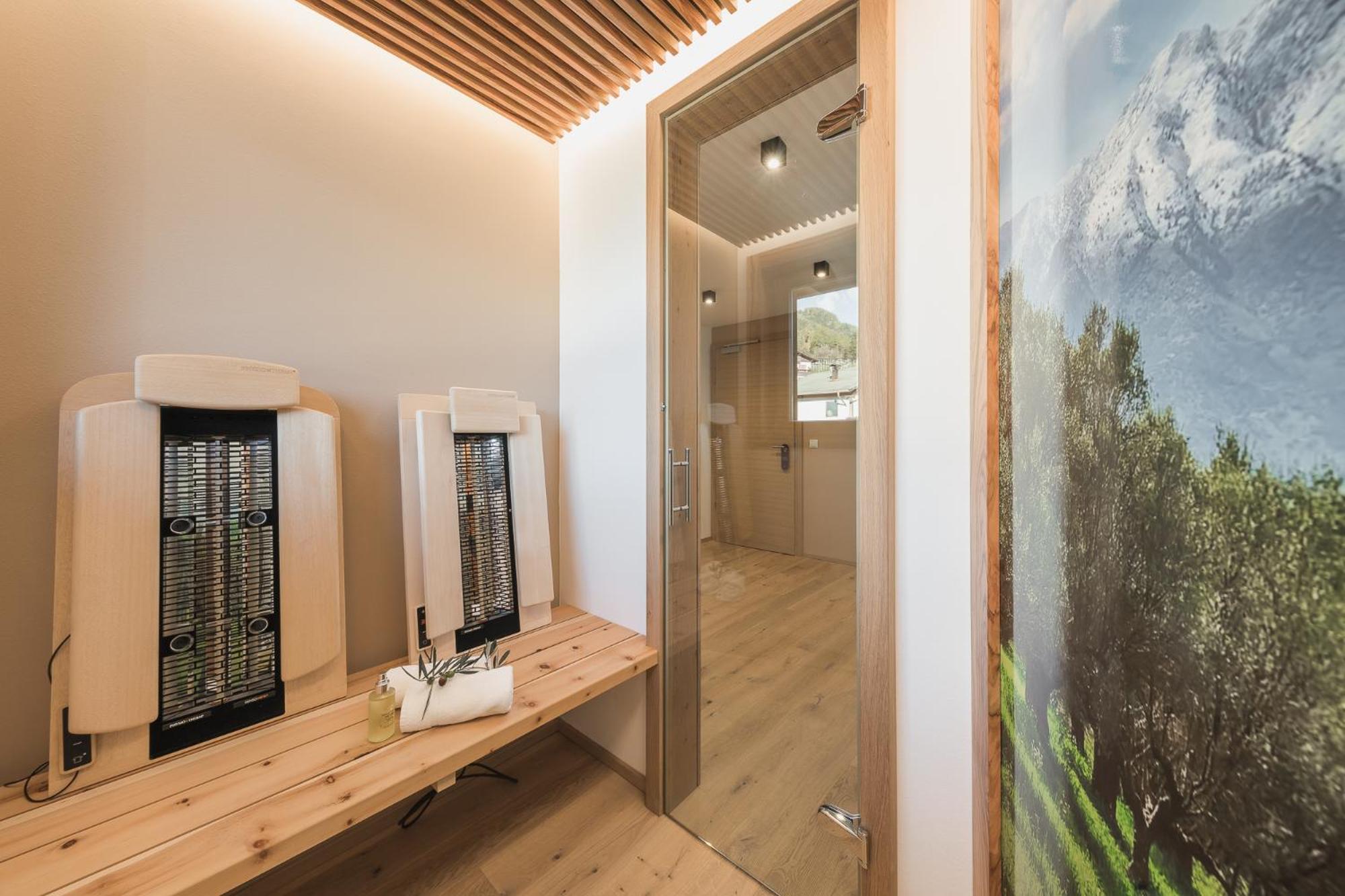 Deluxe Suite with Spa Bath photo 3