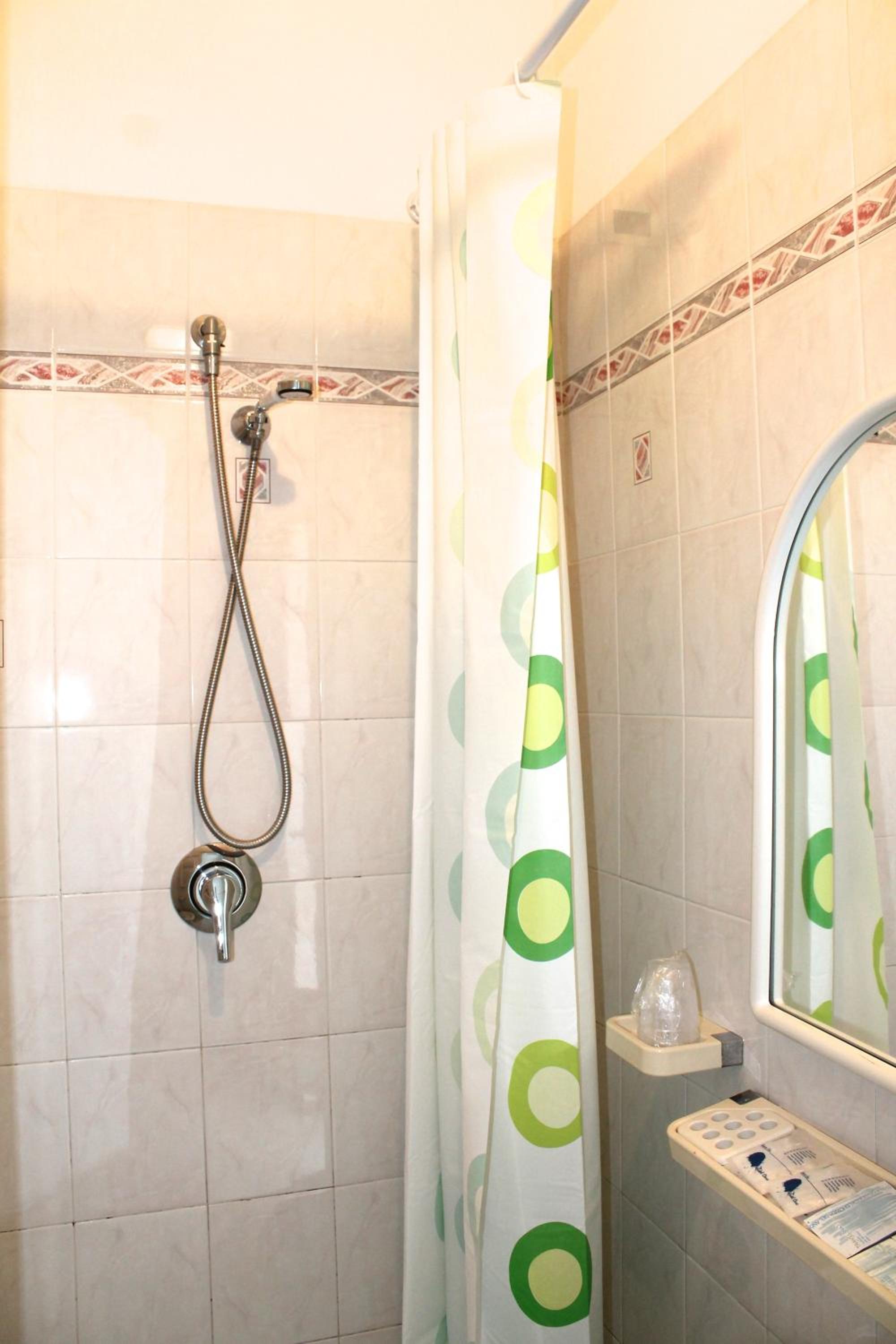 Double Room - Photo 13