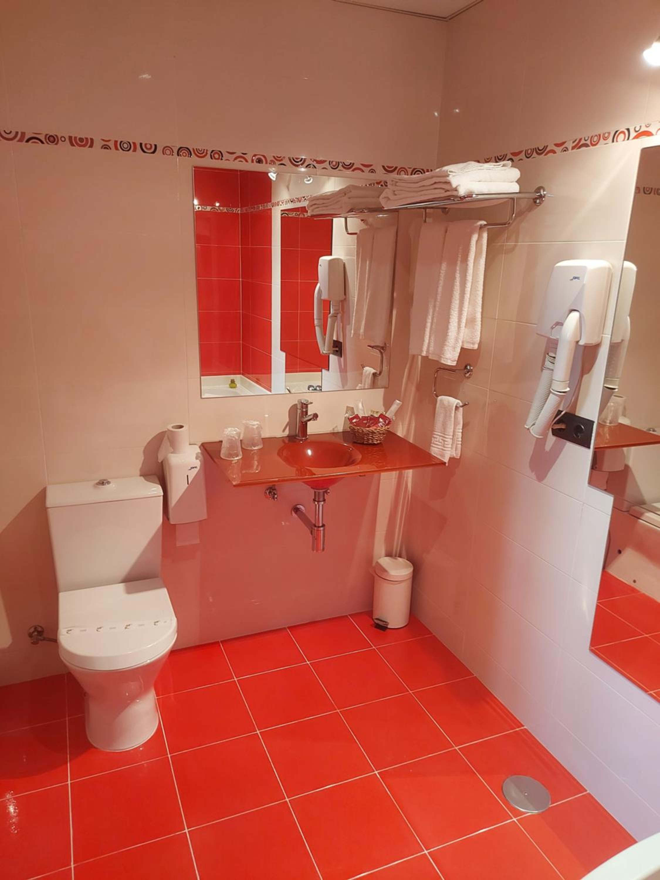 Queen Suite with Spa Bath - Photo 4