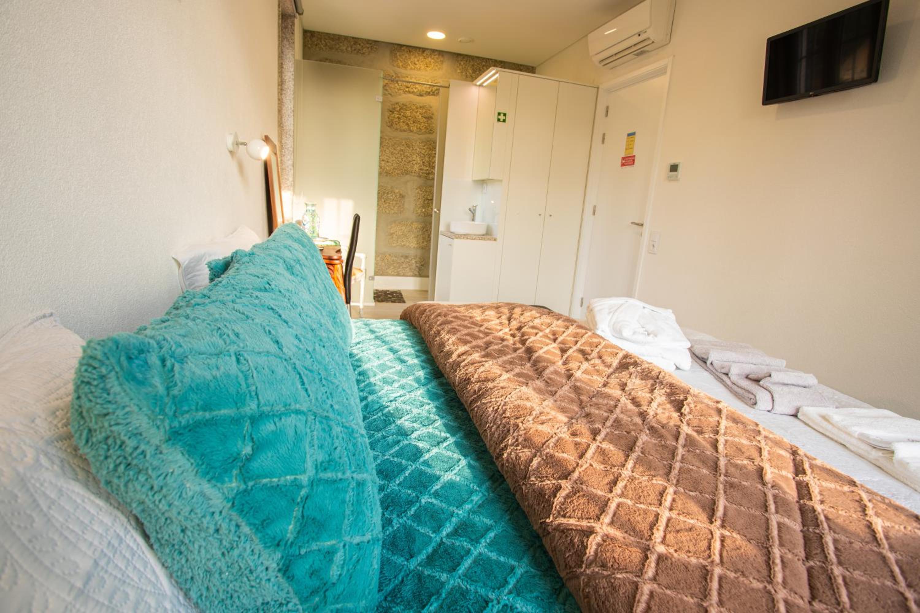 Suite - Photo 1