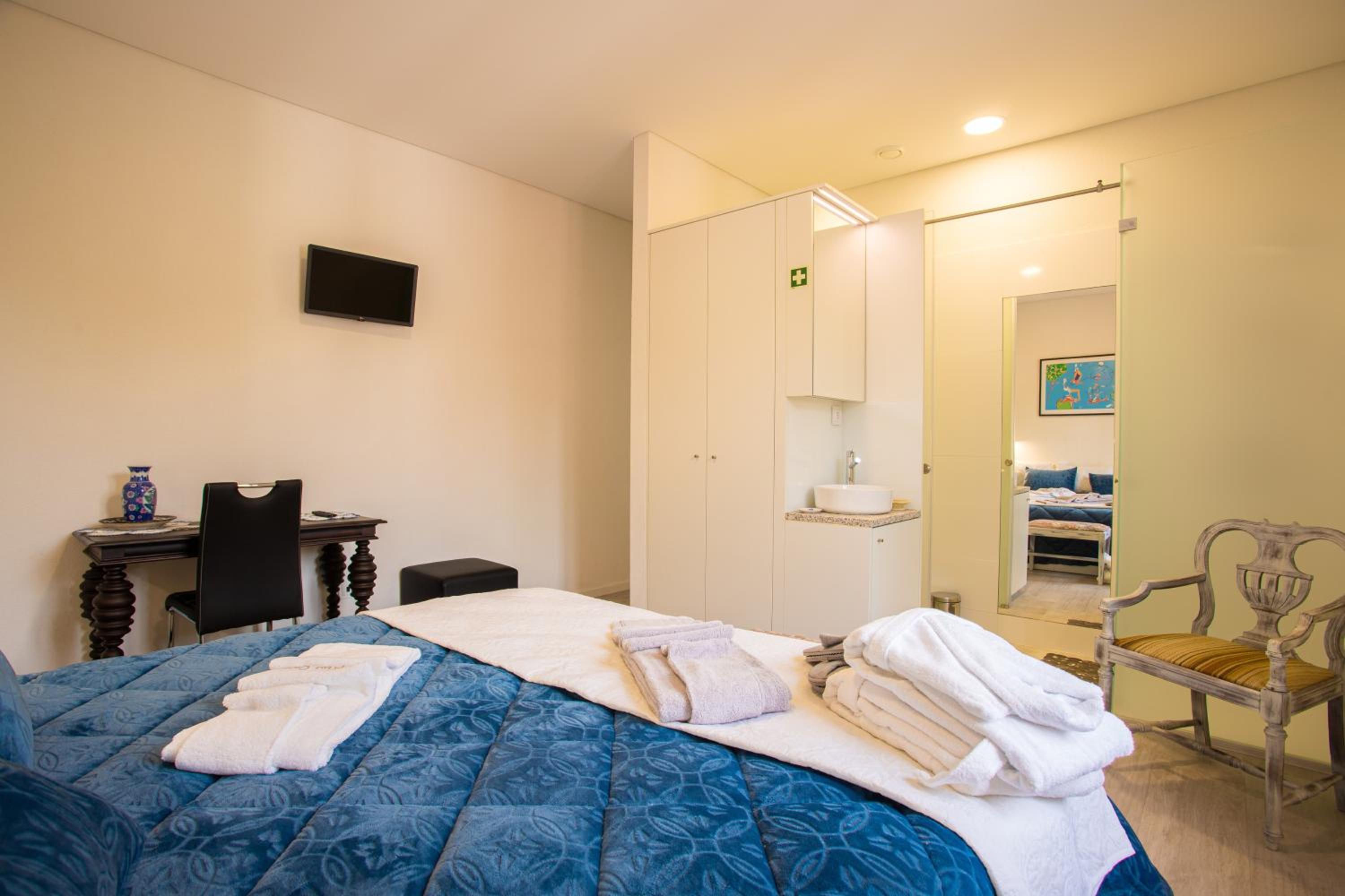 Suite - Photo 10