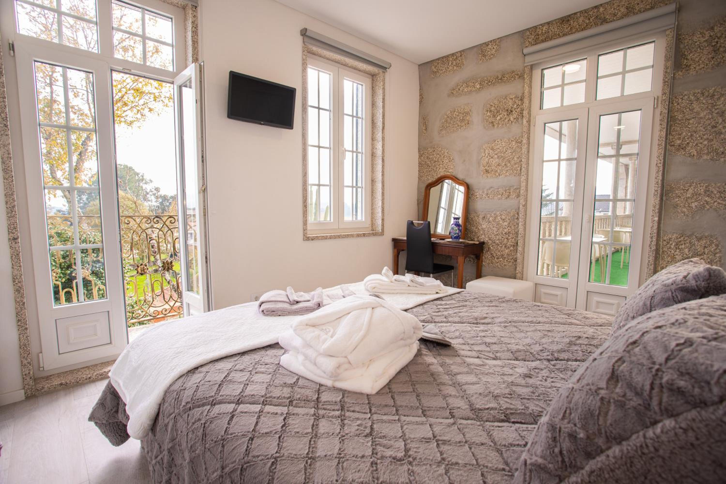 Suite with Garden View - Photo 6