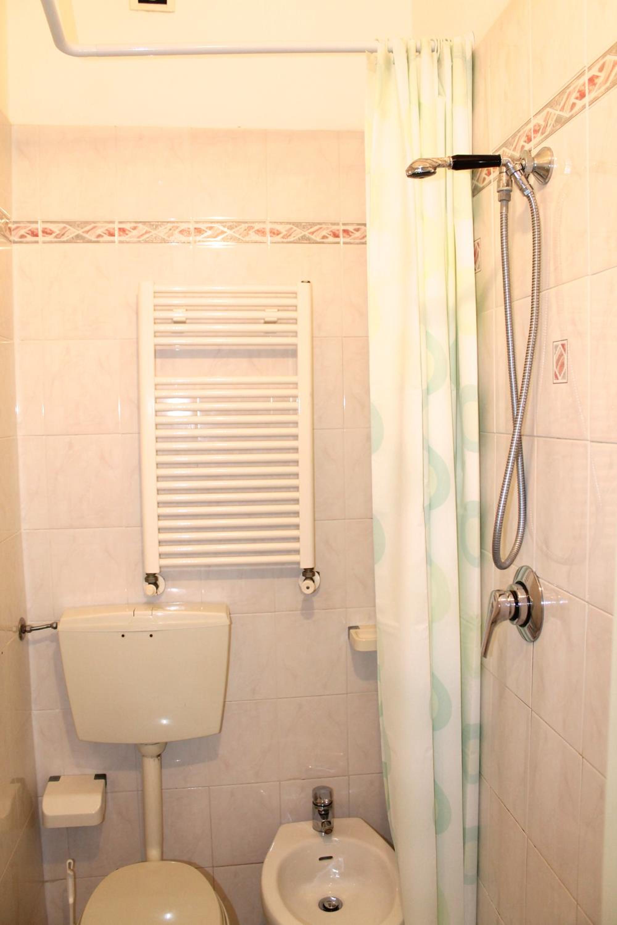 Quadruple Room - Photo 10