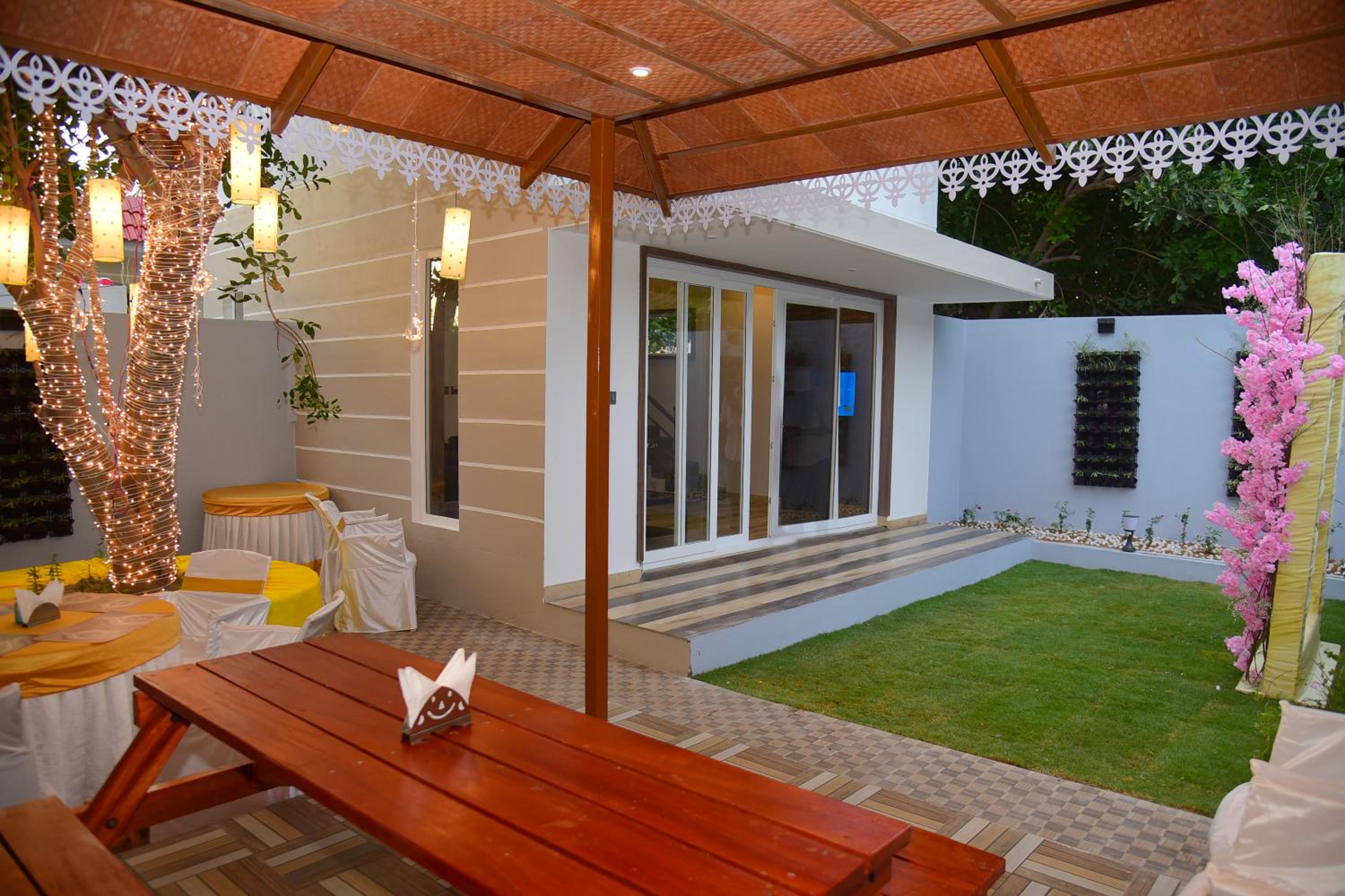 Villa with Garden View - Photo 2