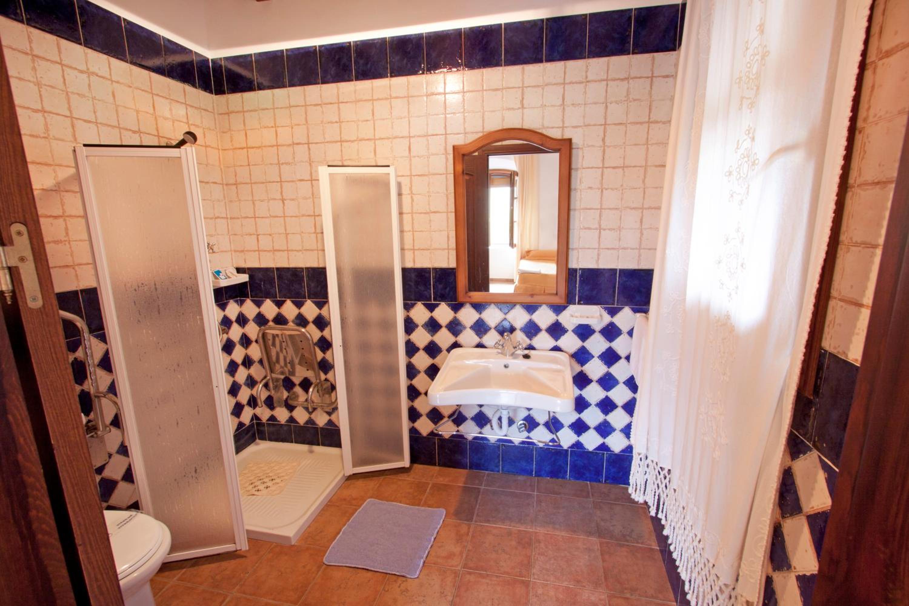 Double or Twin Room - Photo 5