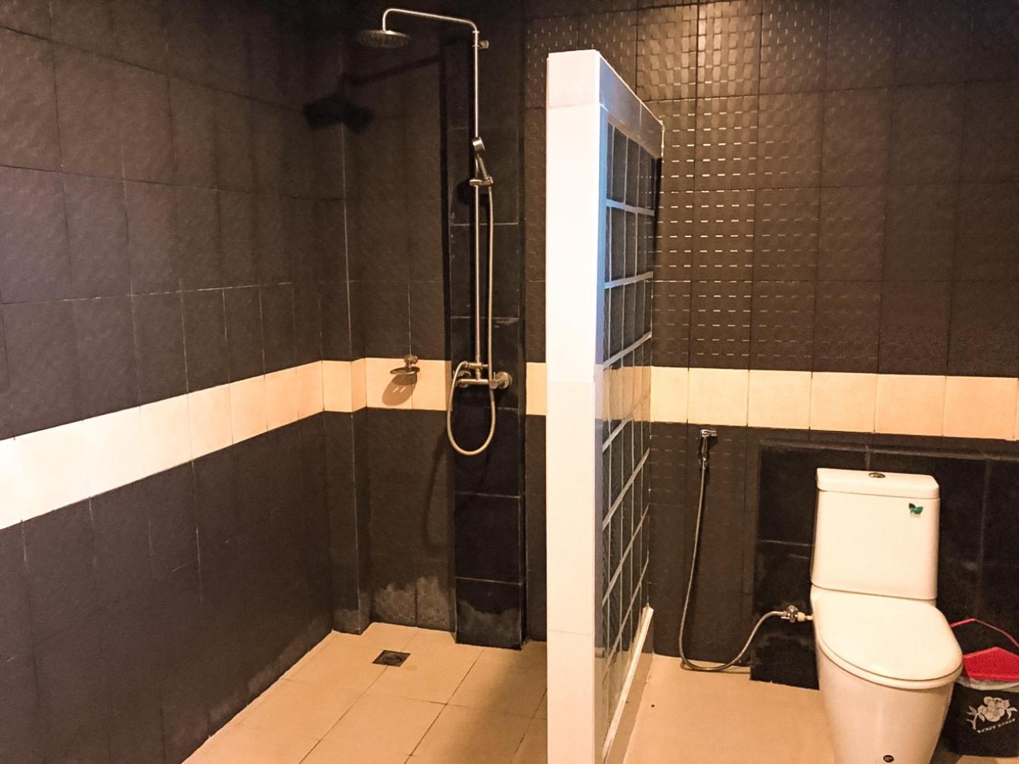 Two-Bedroom Bungalow - Photo 2