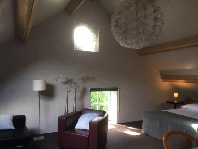 Four-Bedroom House - Photo 19