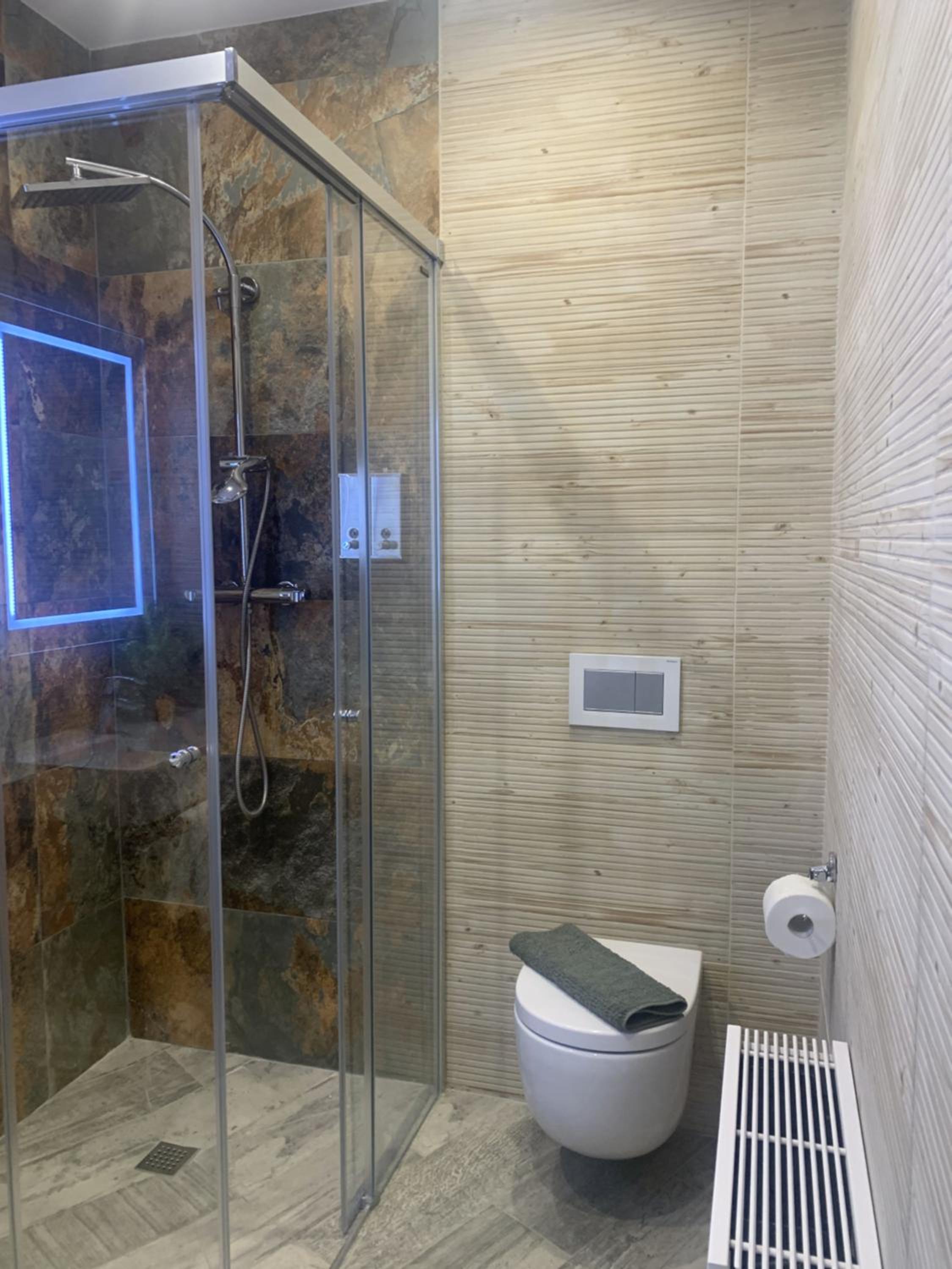 Double or Twin Room - Photo 9
