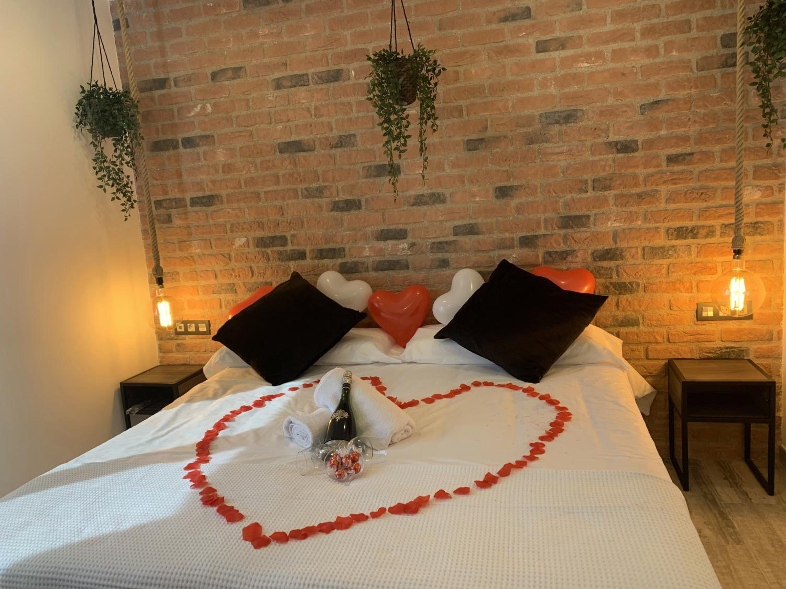 Double or Twin Room - Photo 3