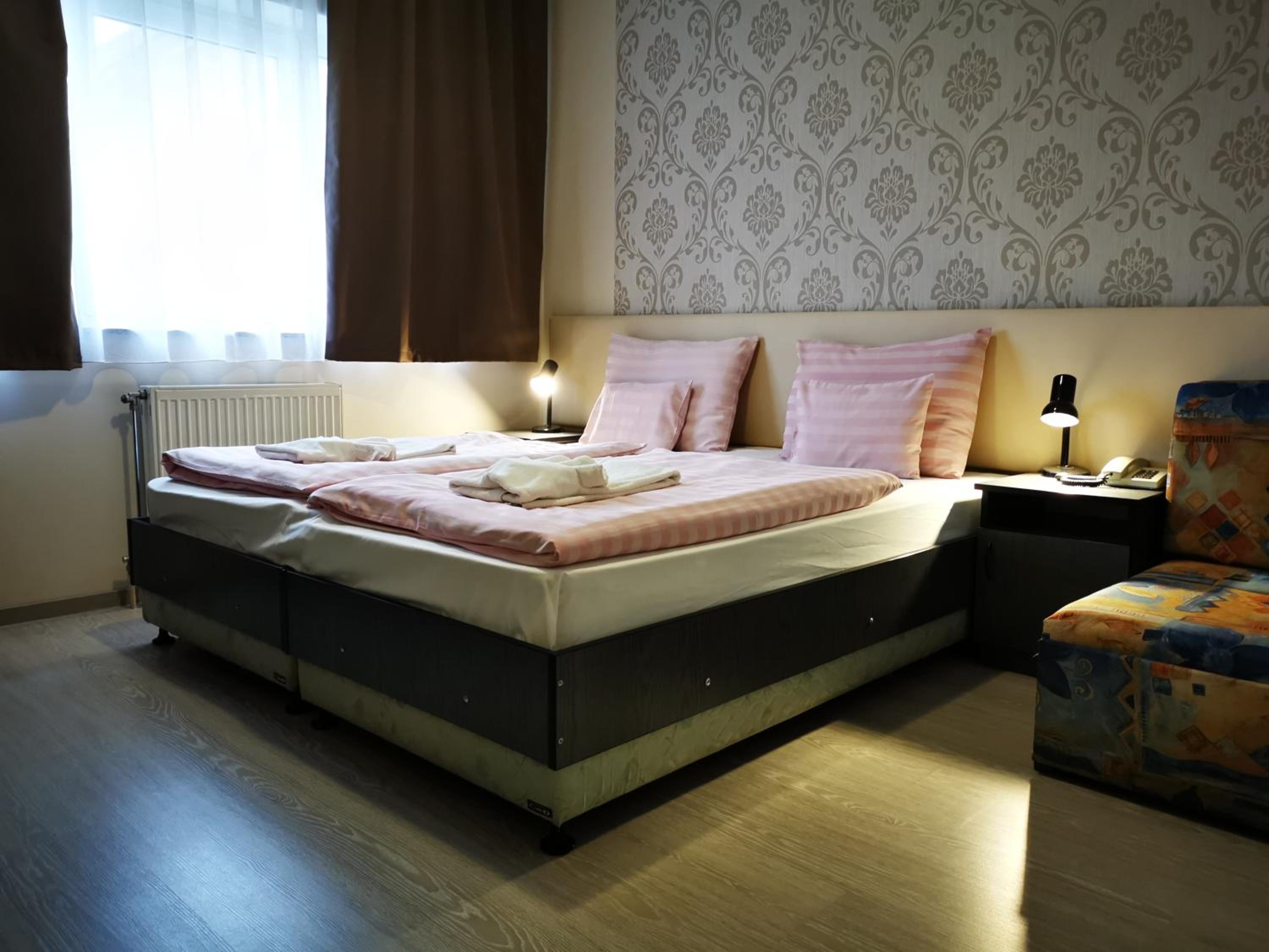 Twin Room with Extra Bed photo 1