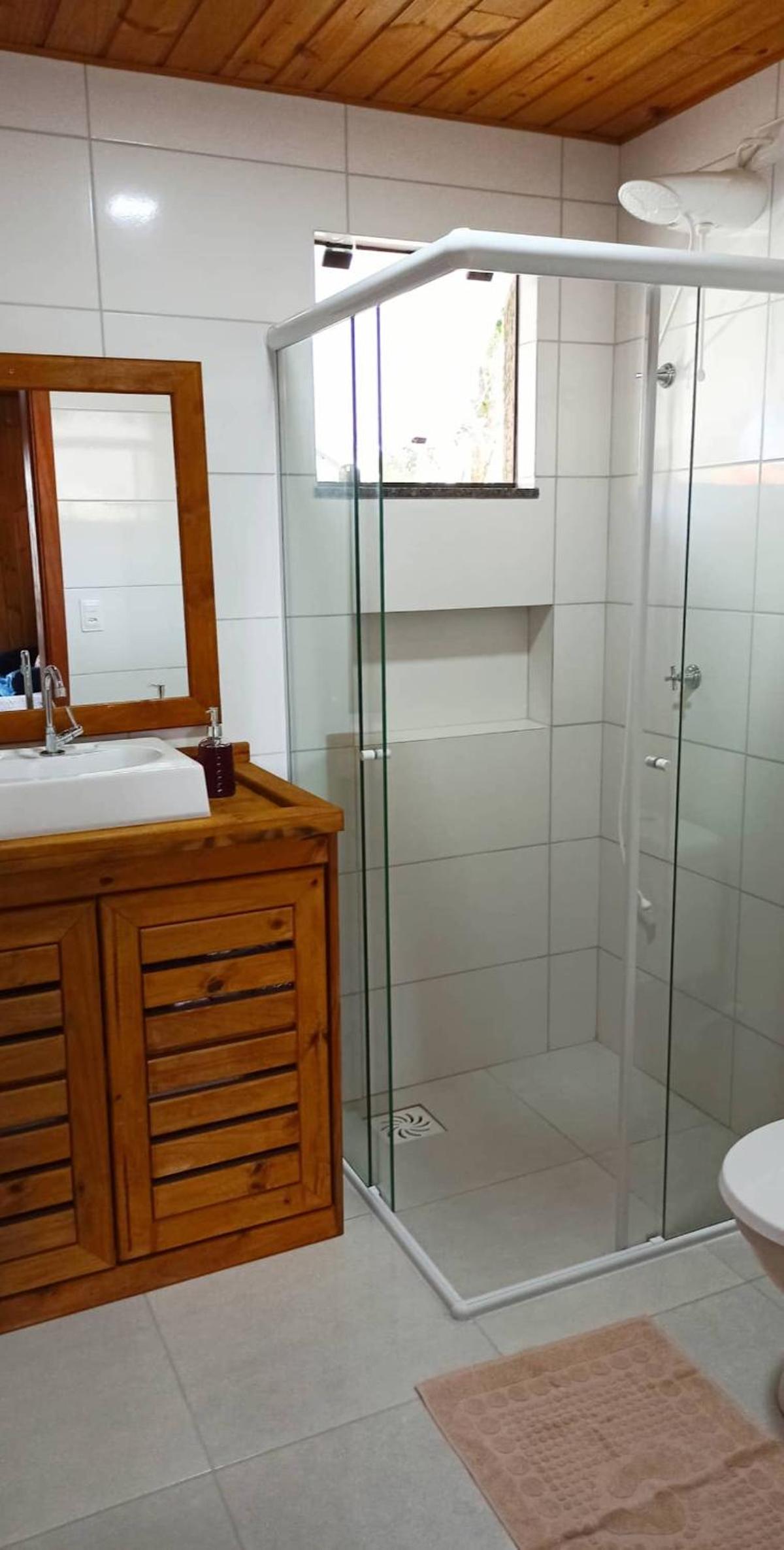 Chalet with Jacuzzi - Disability Access photo 3