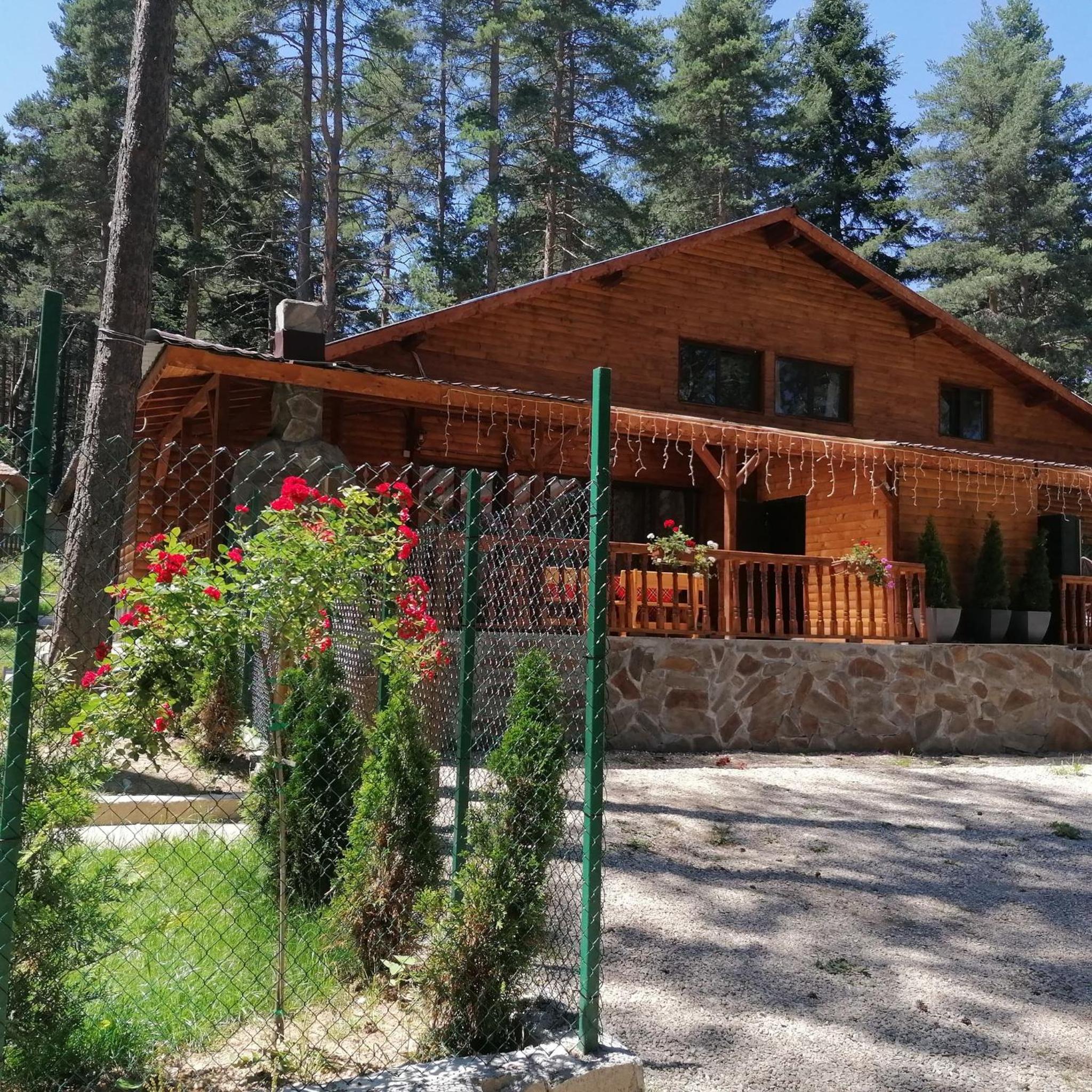 Five-Bedroom House photo 2