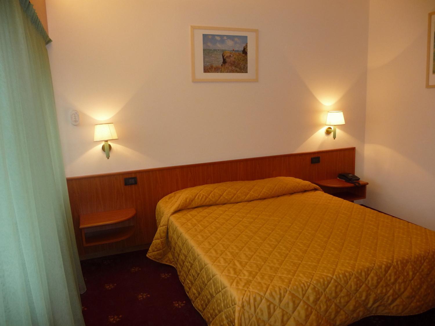 Double Room - Photo 5