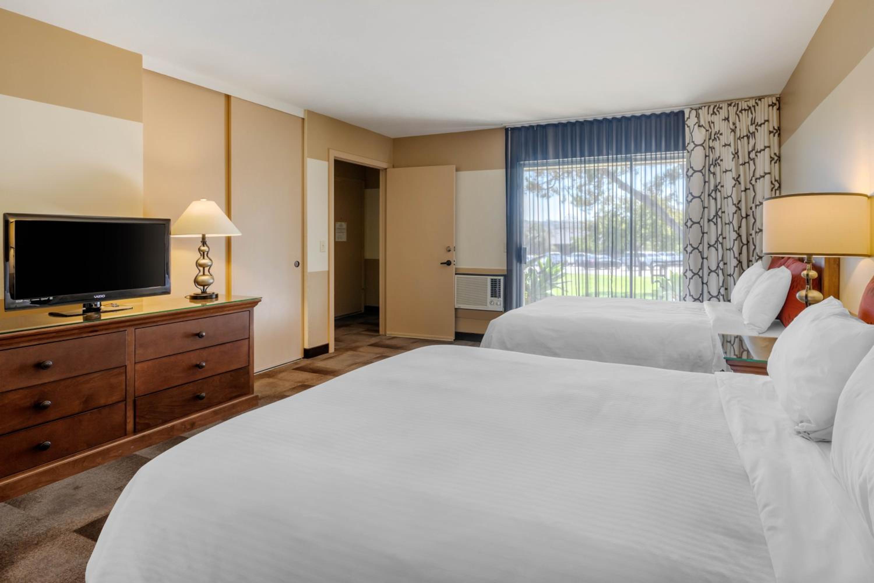 Suite, 2 Double Beds, Living Room, Non-Smoking - Photo 1