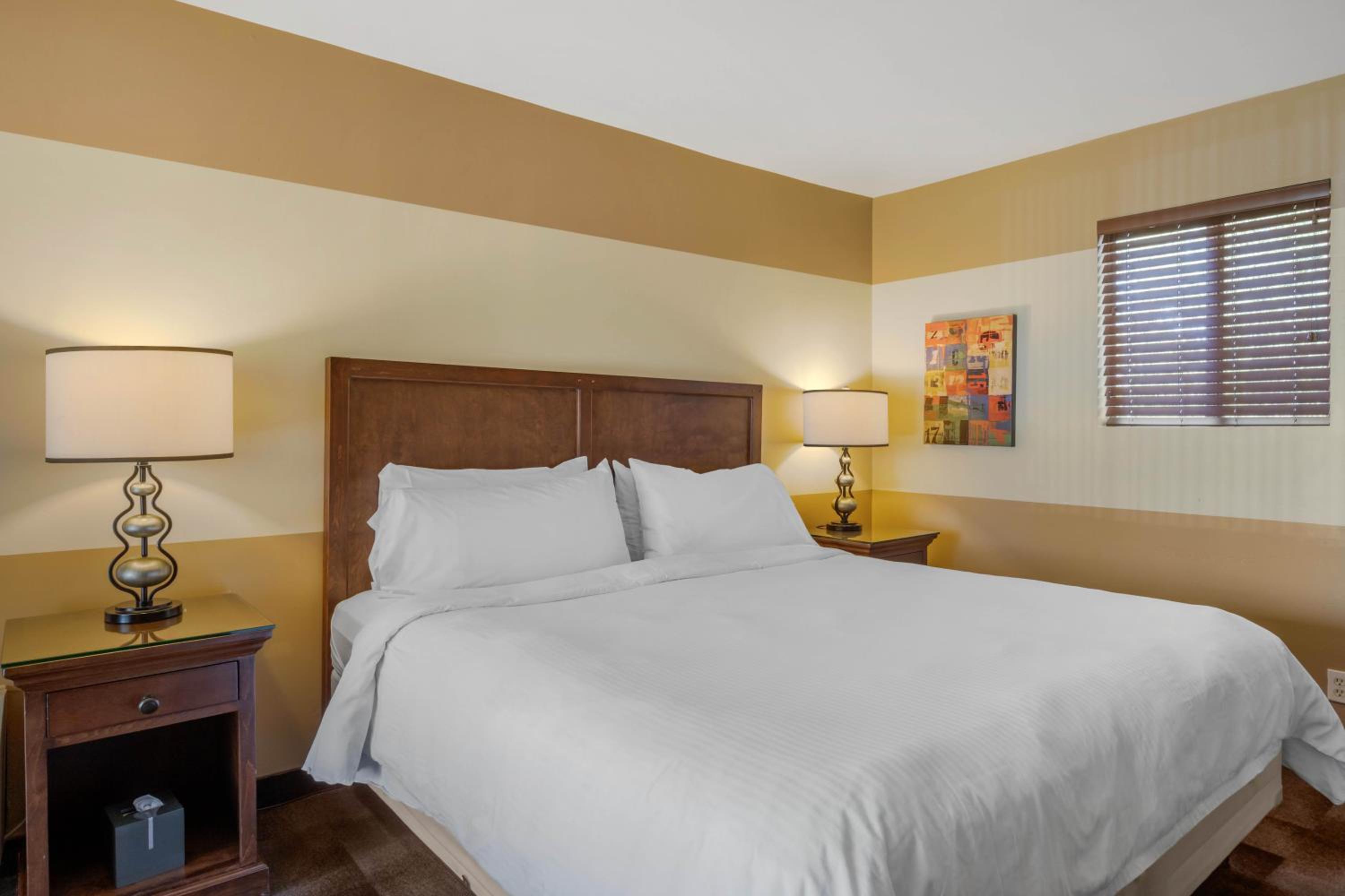Standard Room, 1 King Bed, Non-Smoking - Photo 2