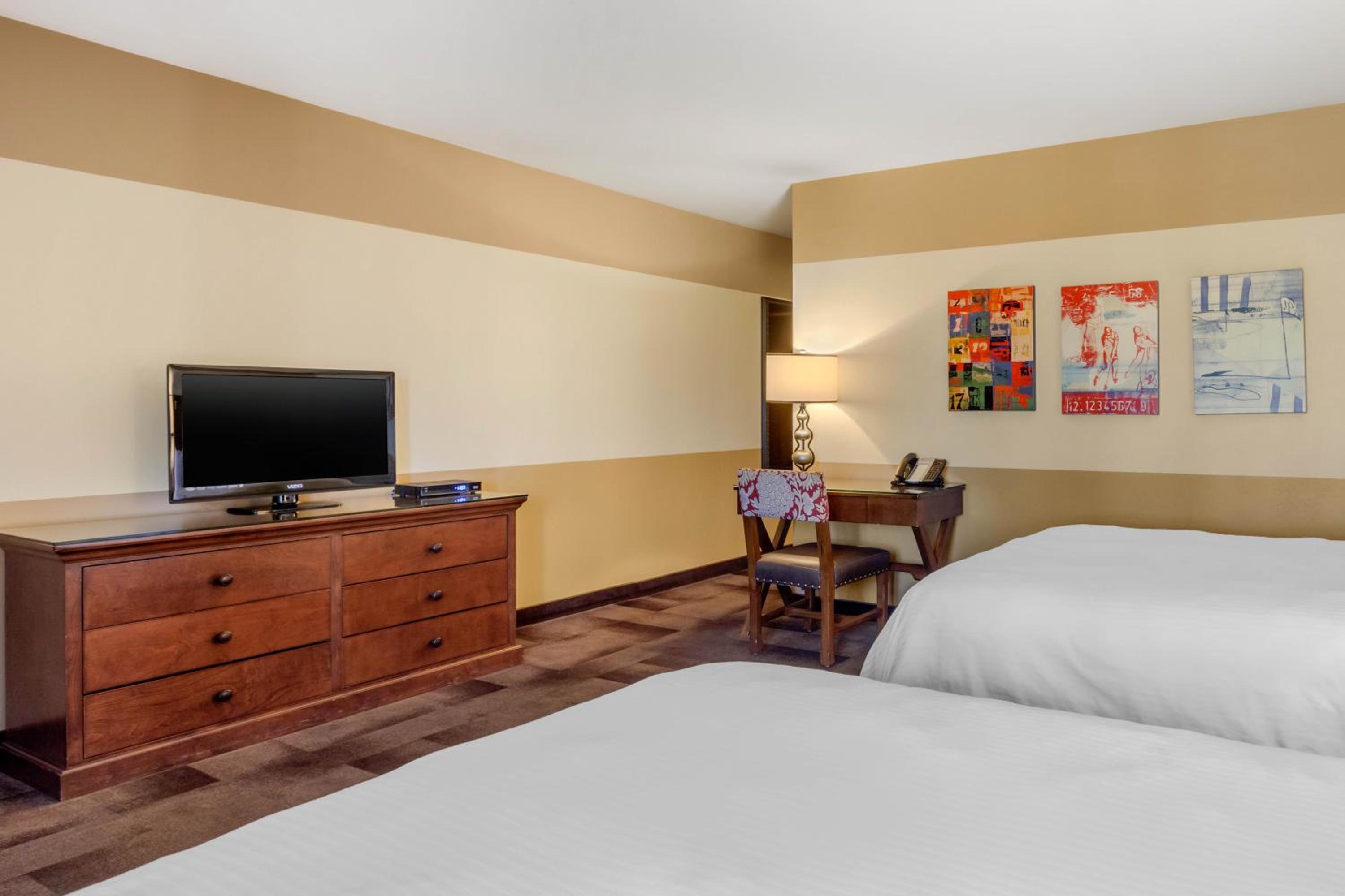 Standard Room, 2 Double Beds, Non-Smoking - Photo 9