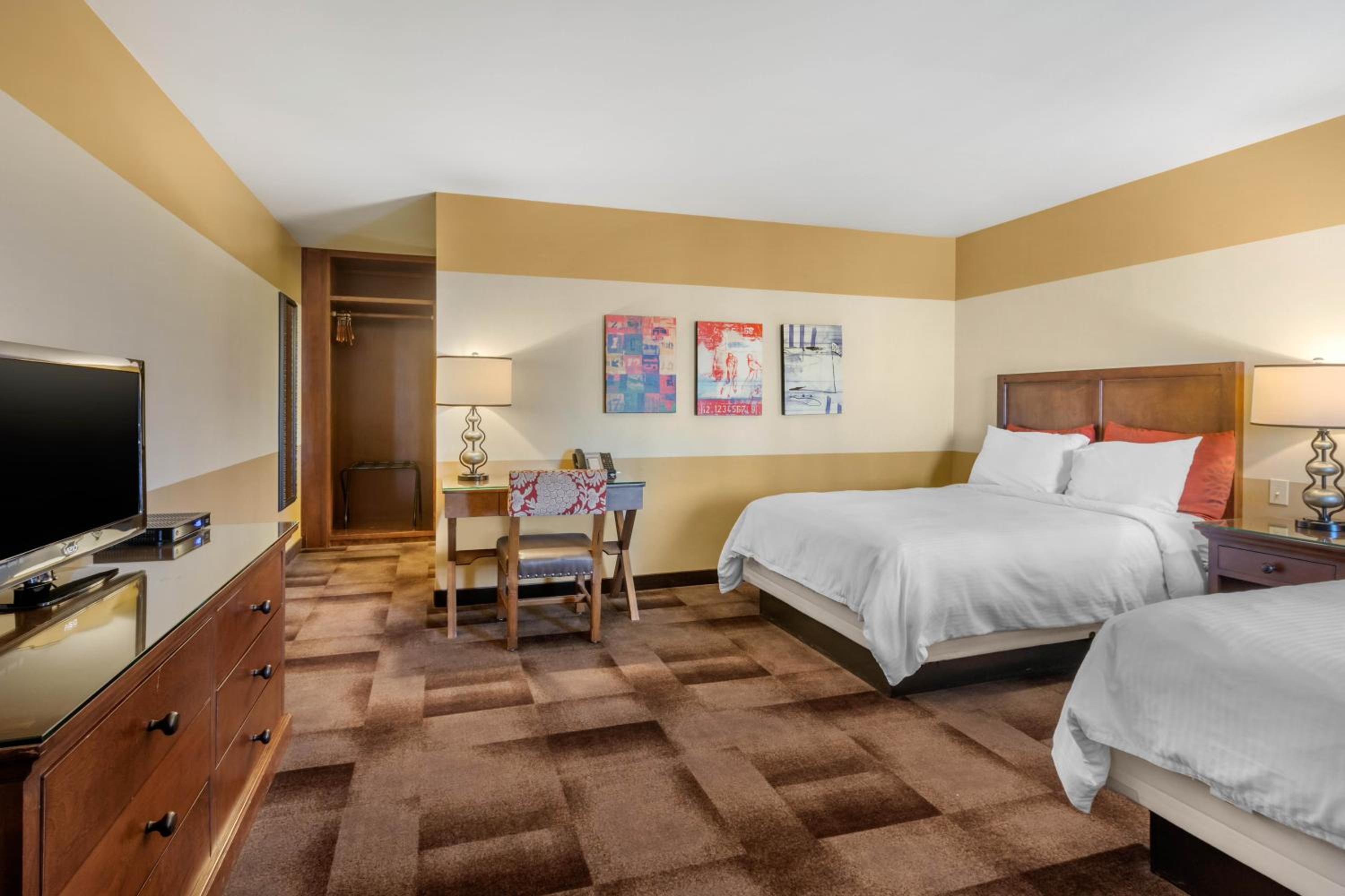 Standard Room, 2 Double Beds, Non-Smoking - Photo 8