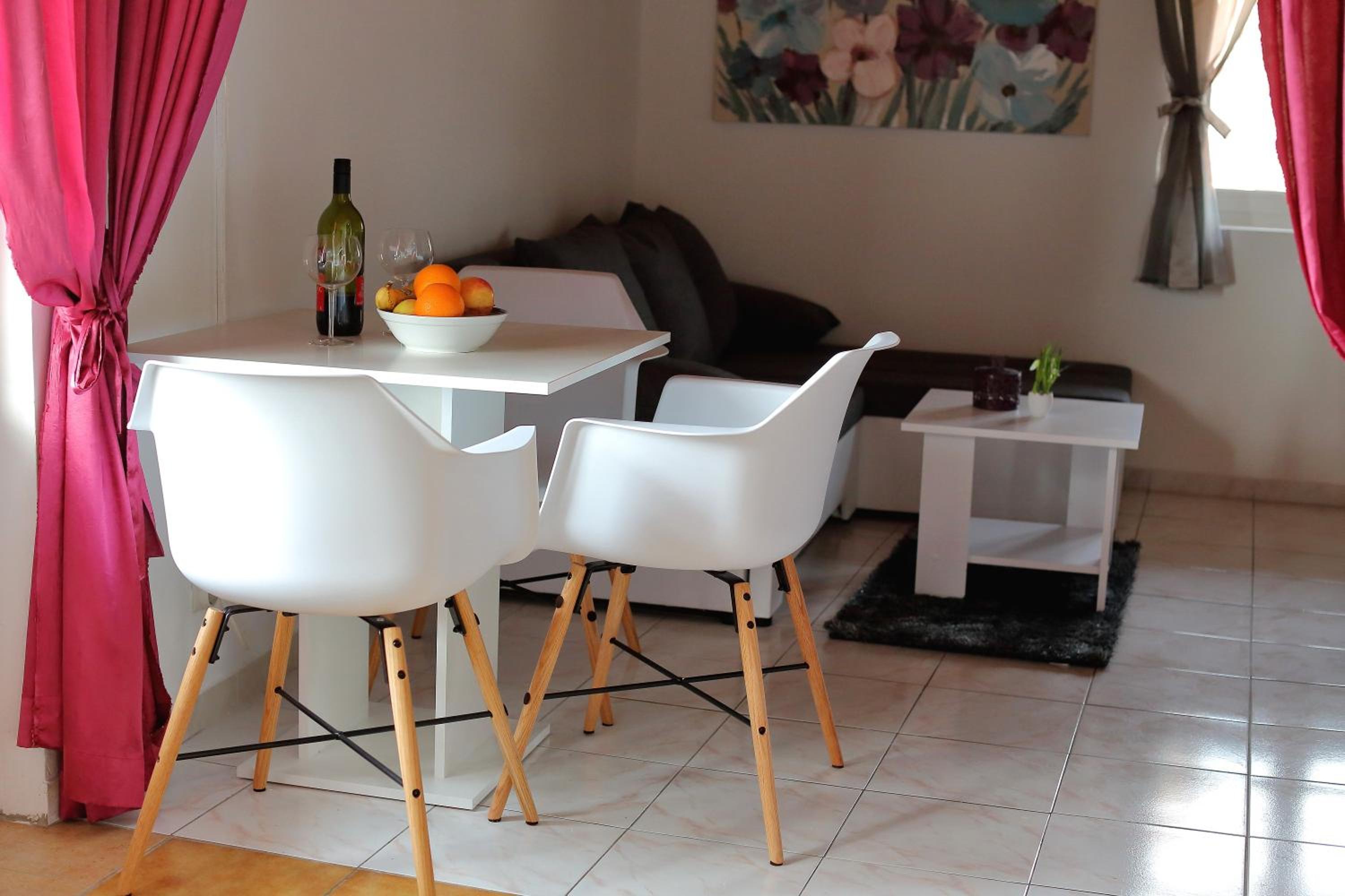 Studio Apartment - Photo 8