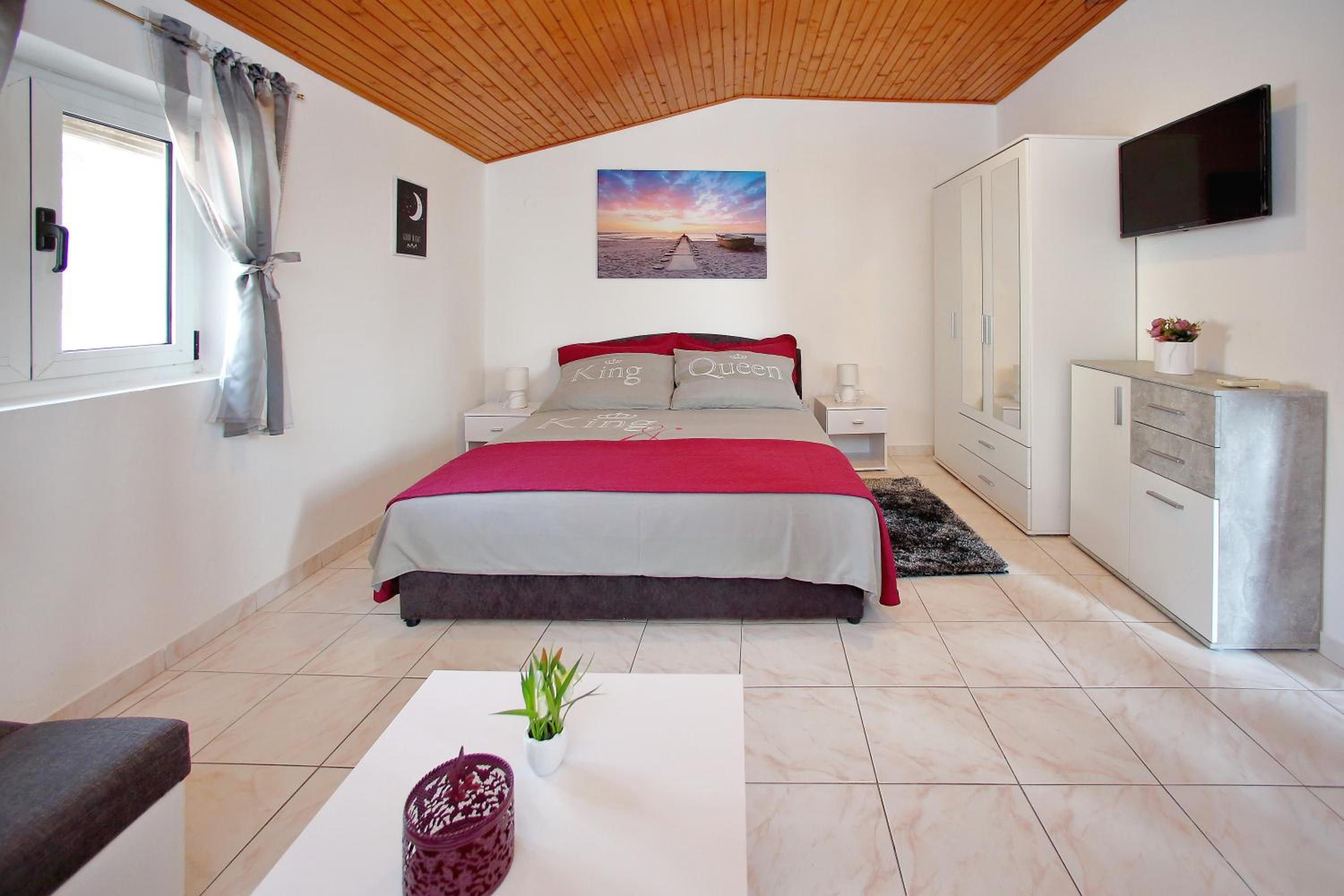 Studio Apartment - Photo 5