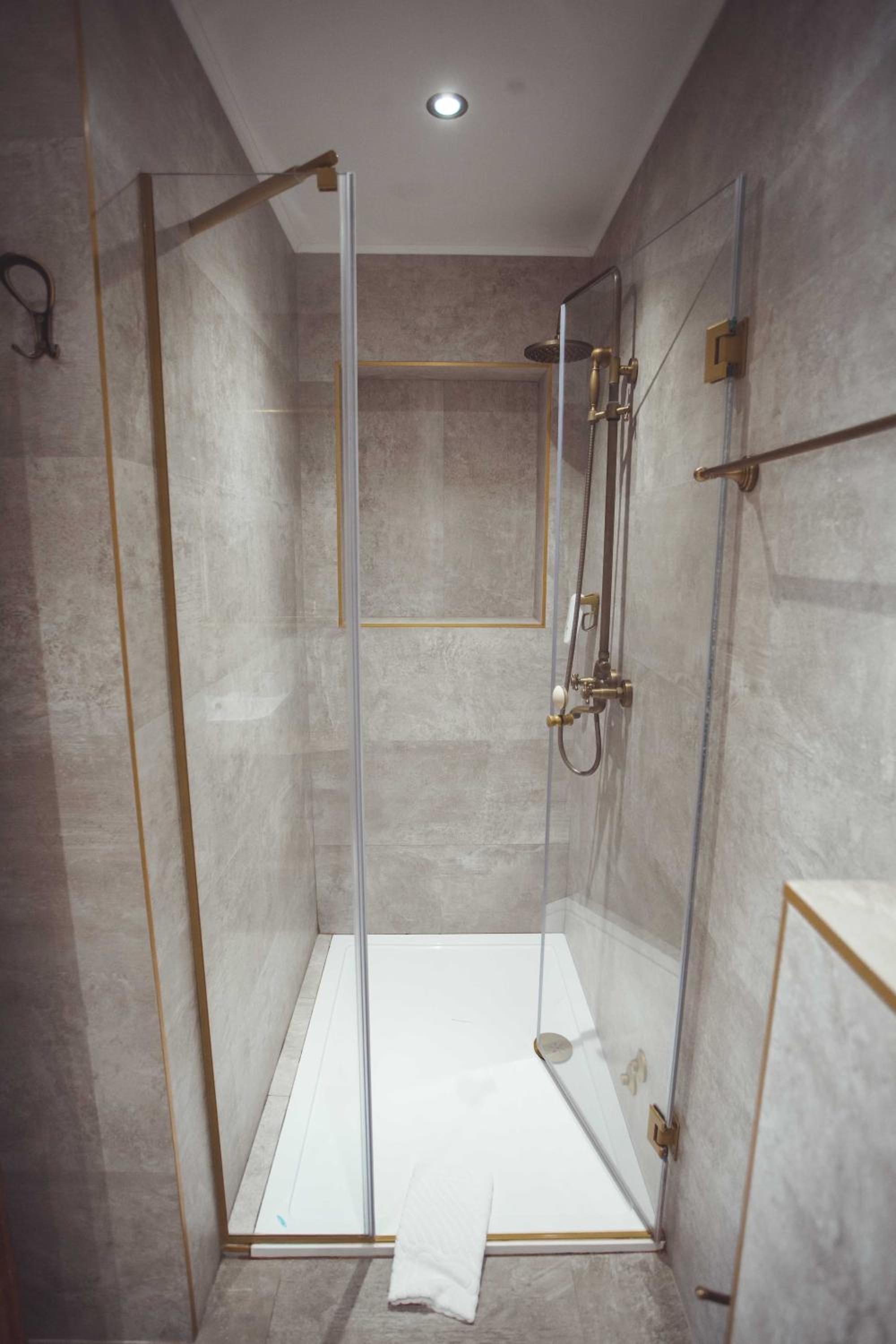 Suite with Spa Bath - Photo 16