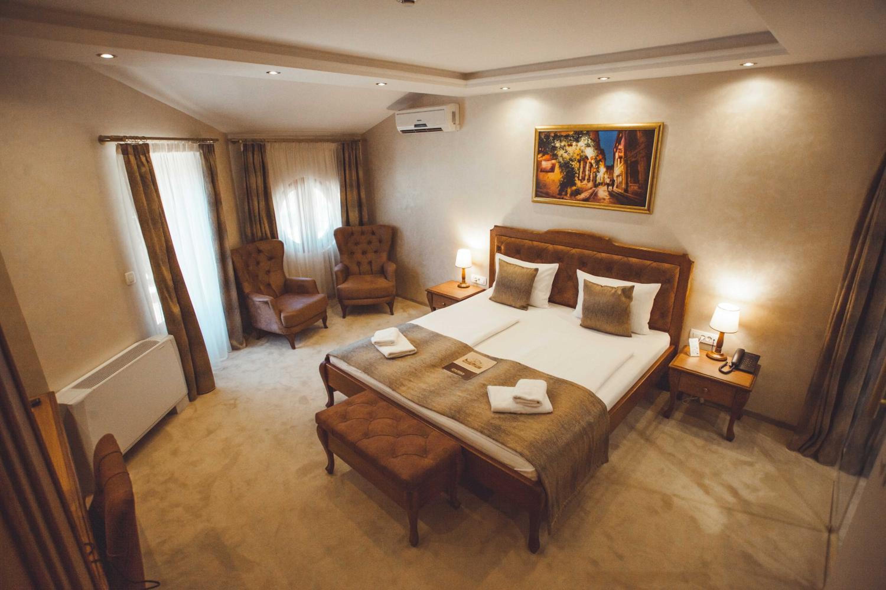 Deluxe Queen Room