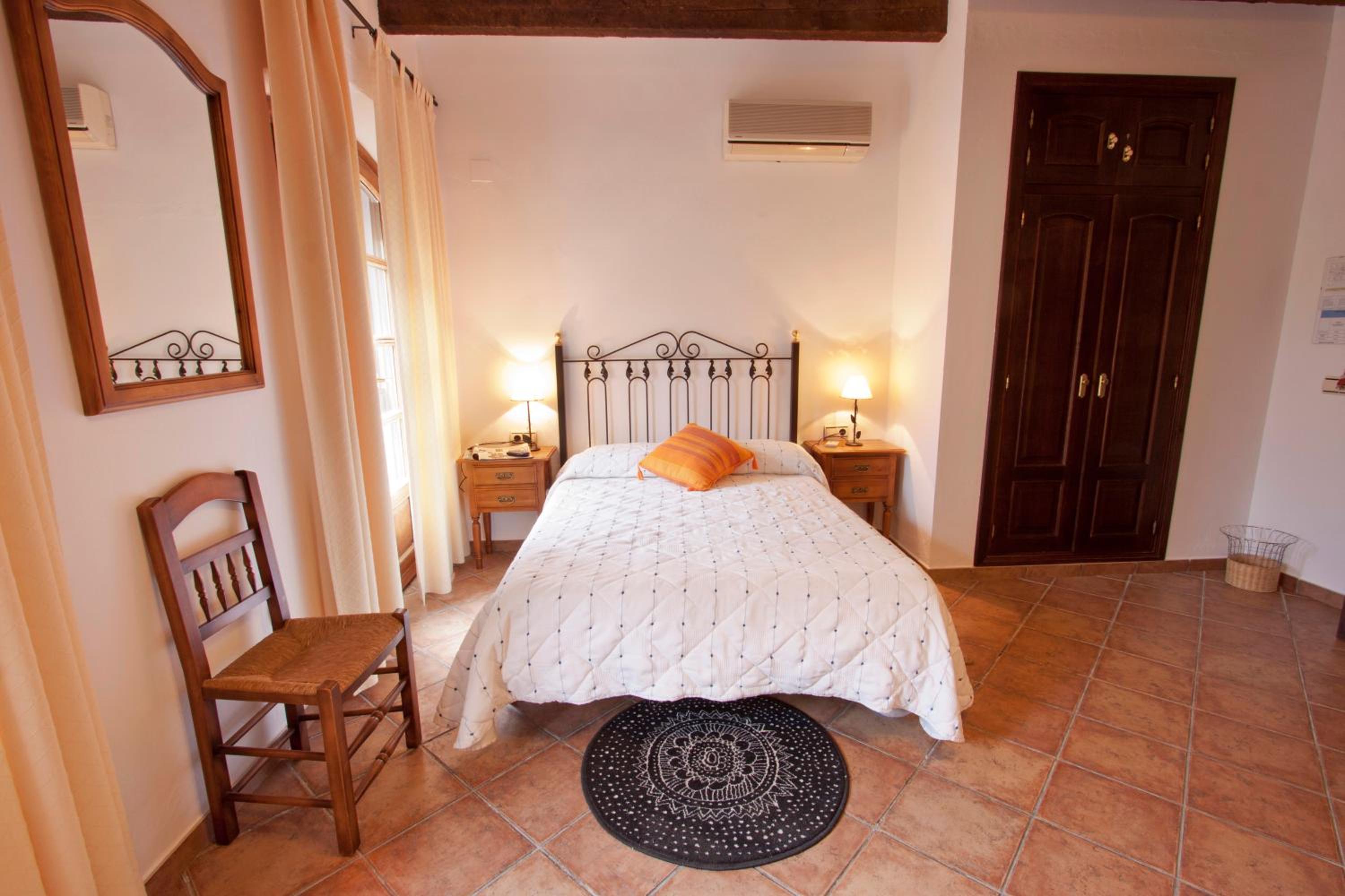 Double or Twin Room - Photo 3