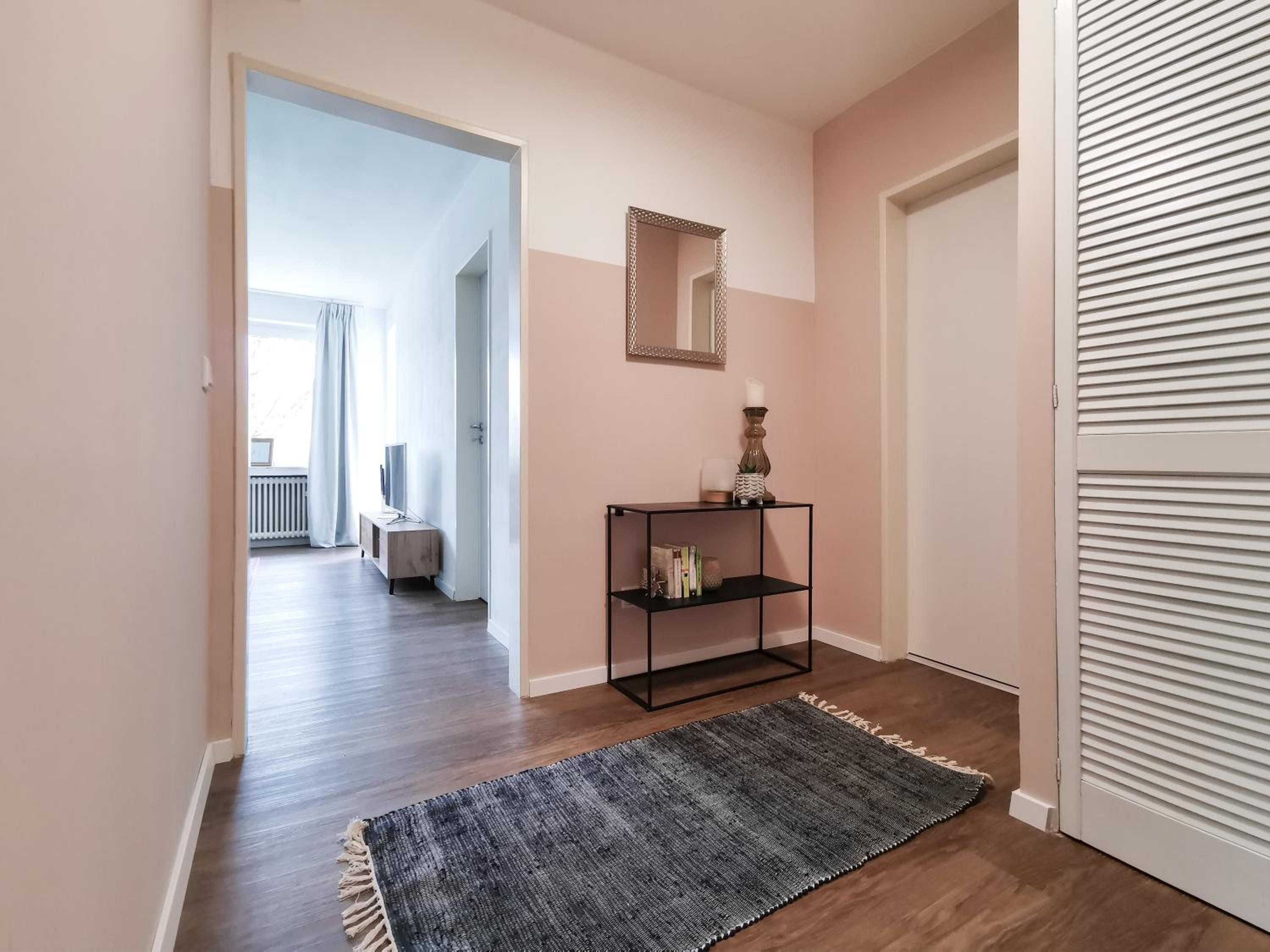 One-Bedroom Apartment - Photo 1