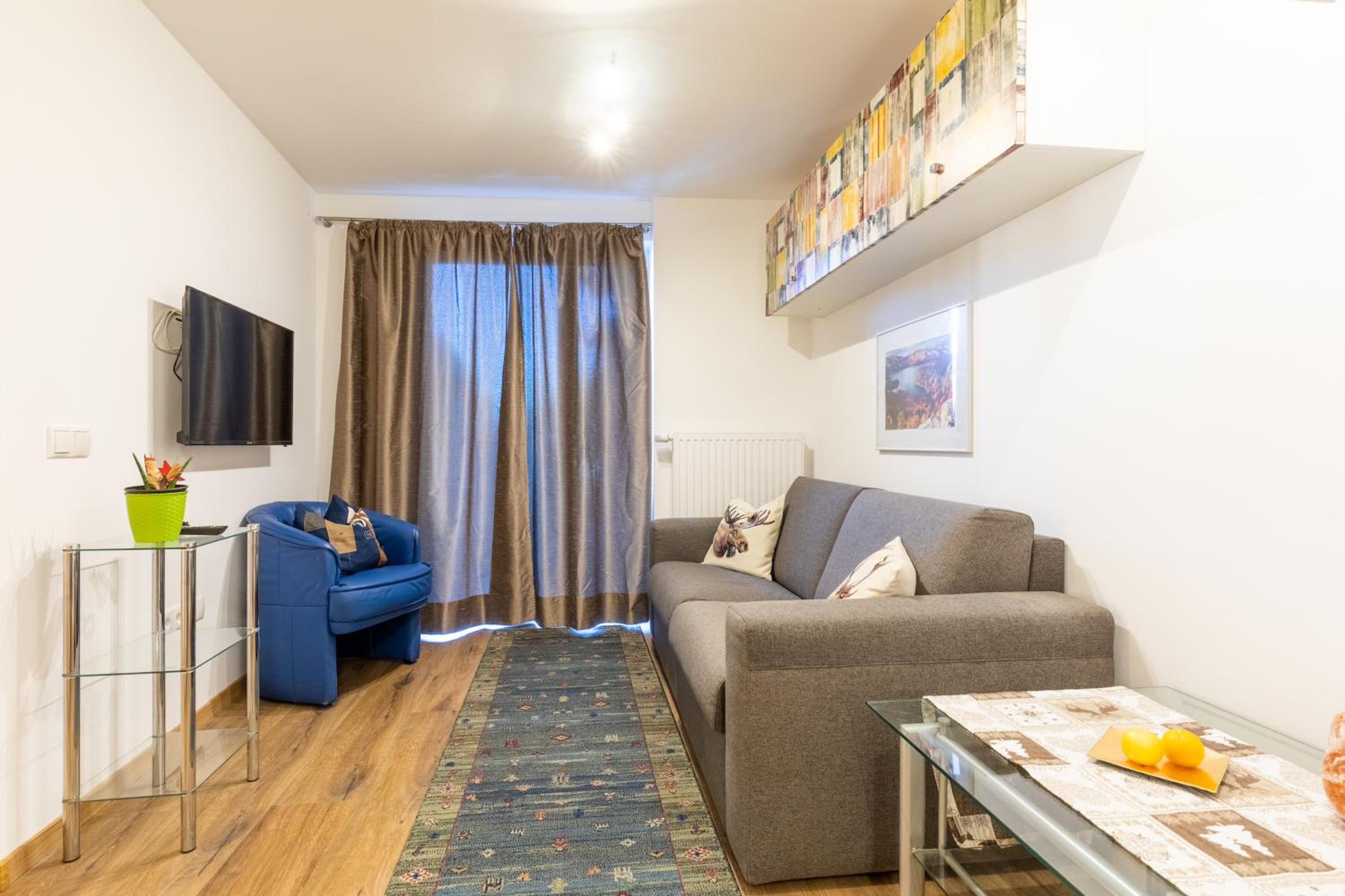 Apartment with Garden View