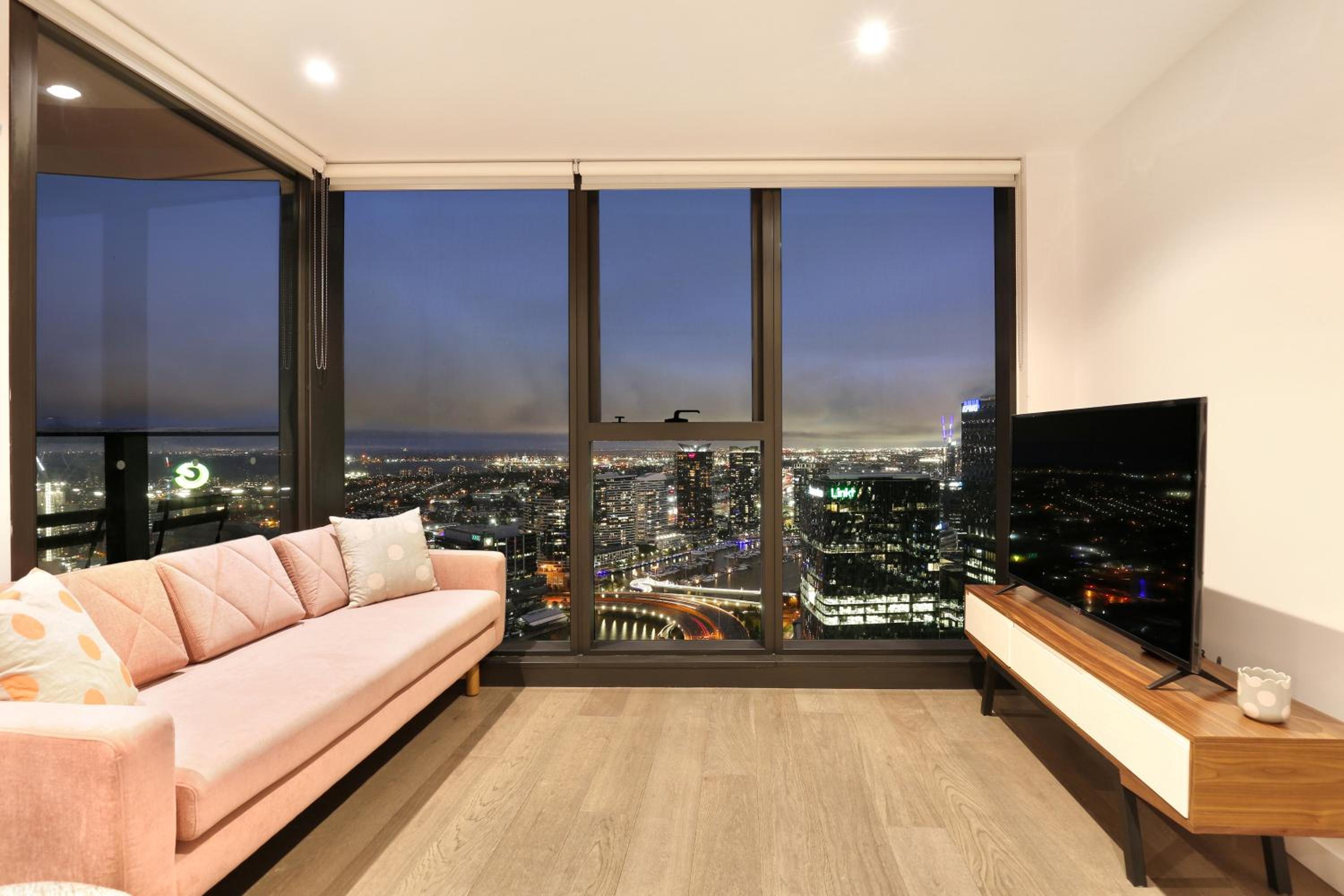 Two Bedroom Two Bathroom Ocean View Apartment photo 2