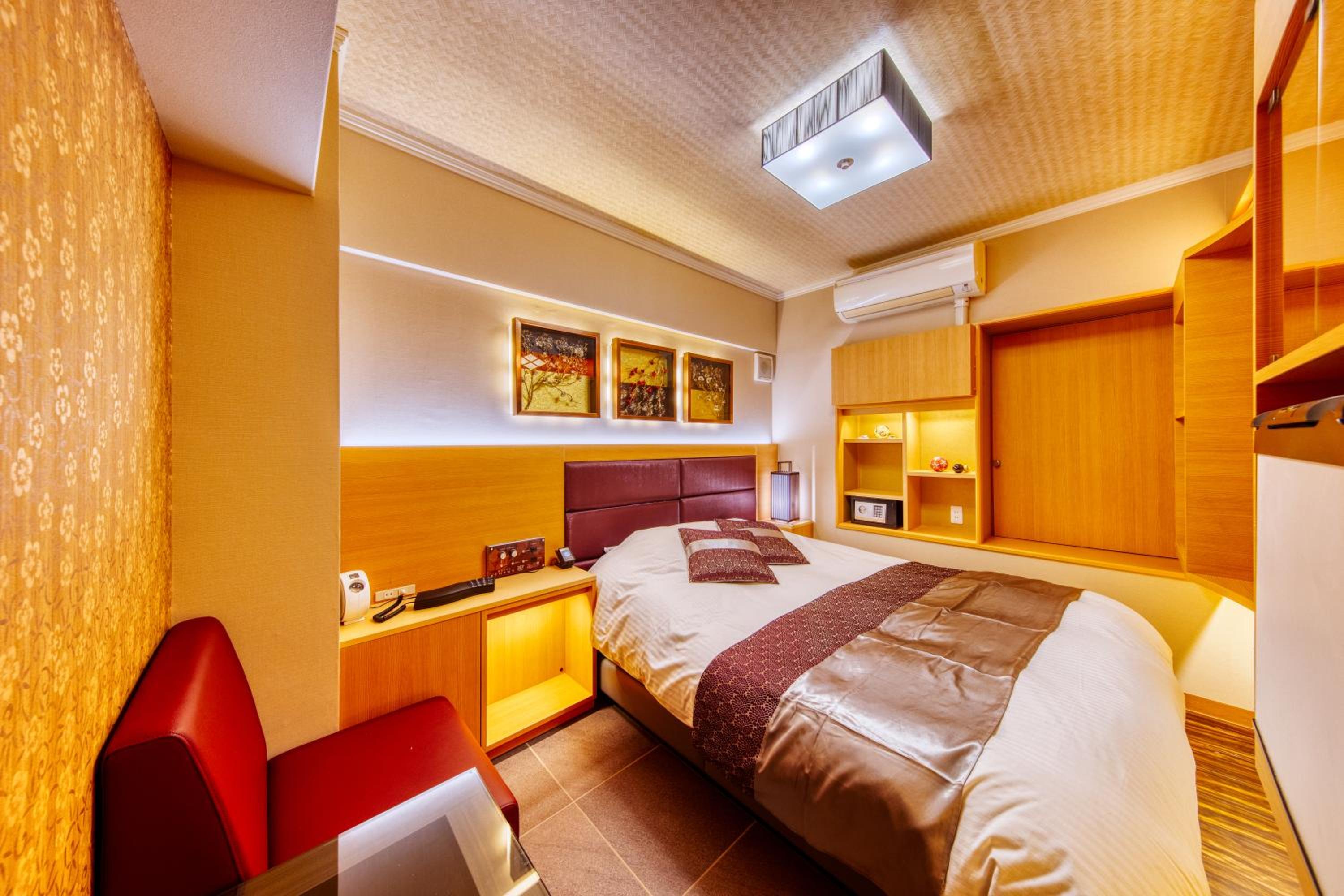 Standard King Room photo 3