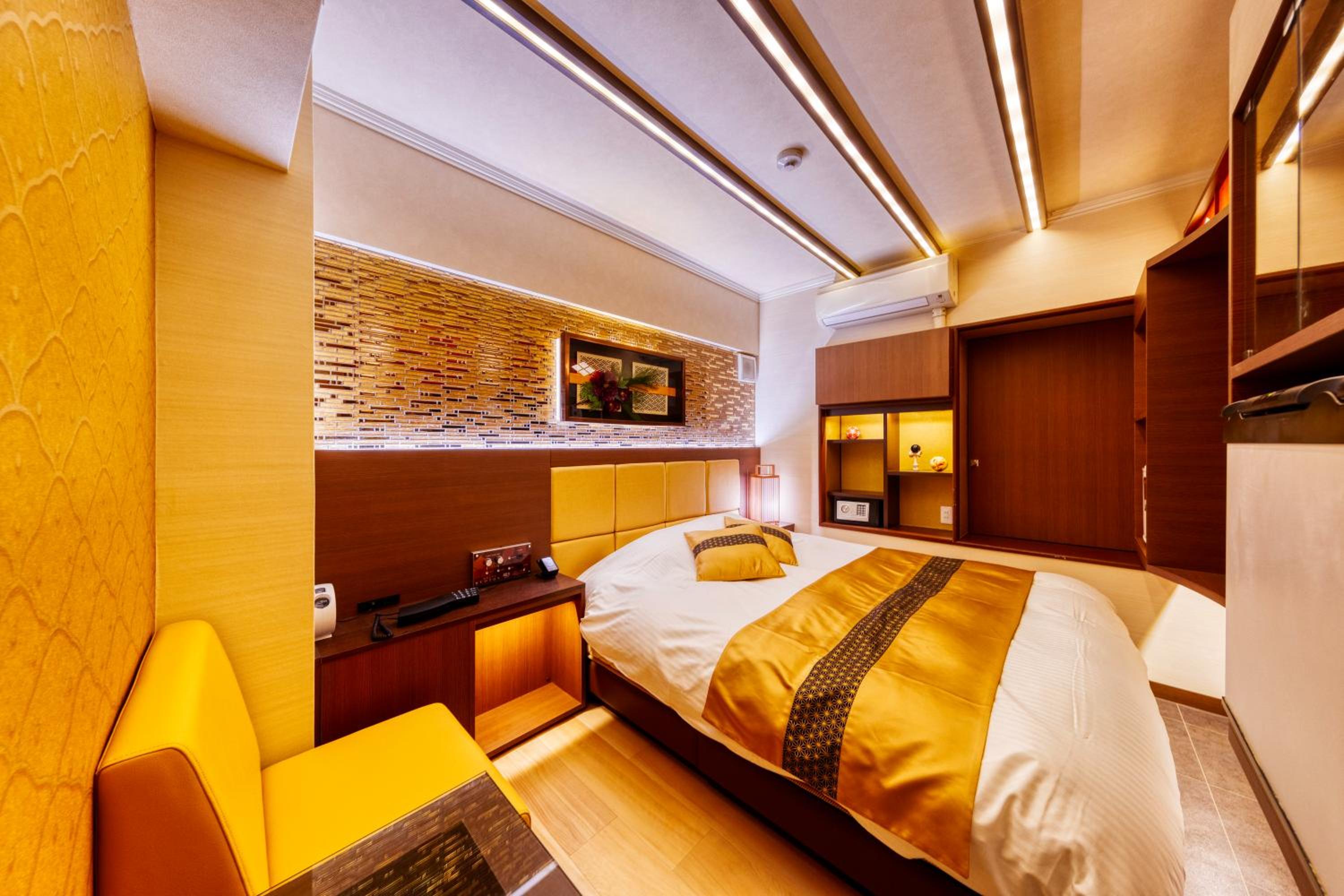Standard King Room photo 1