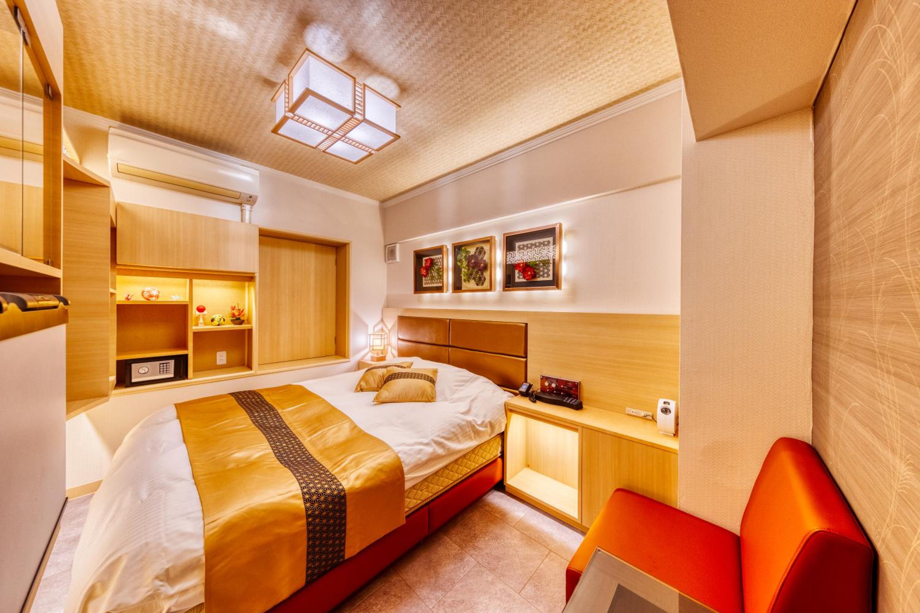 Standard King Room photo 2