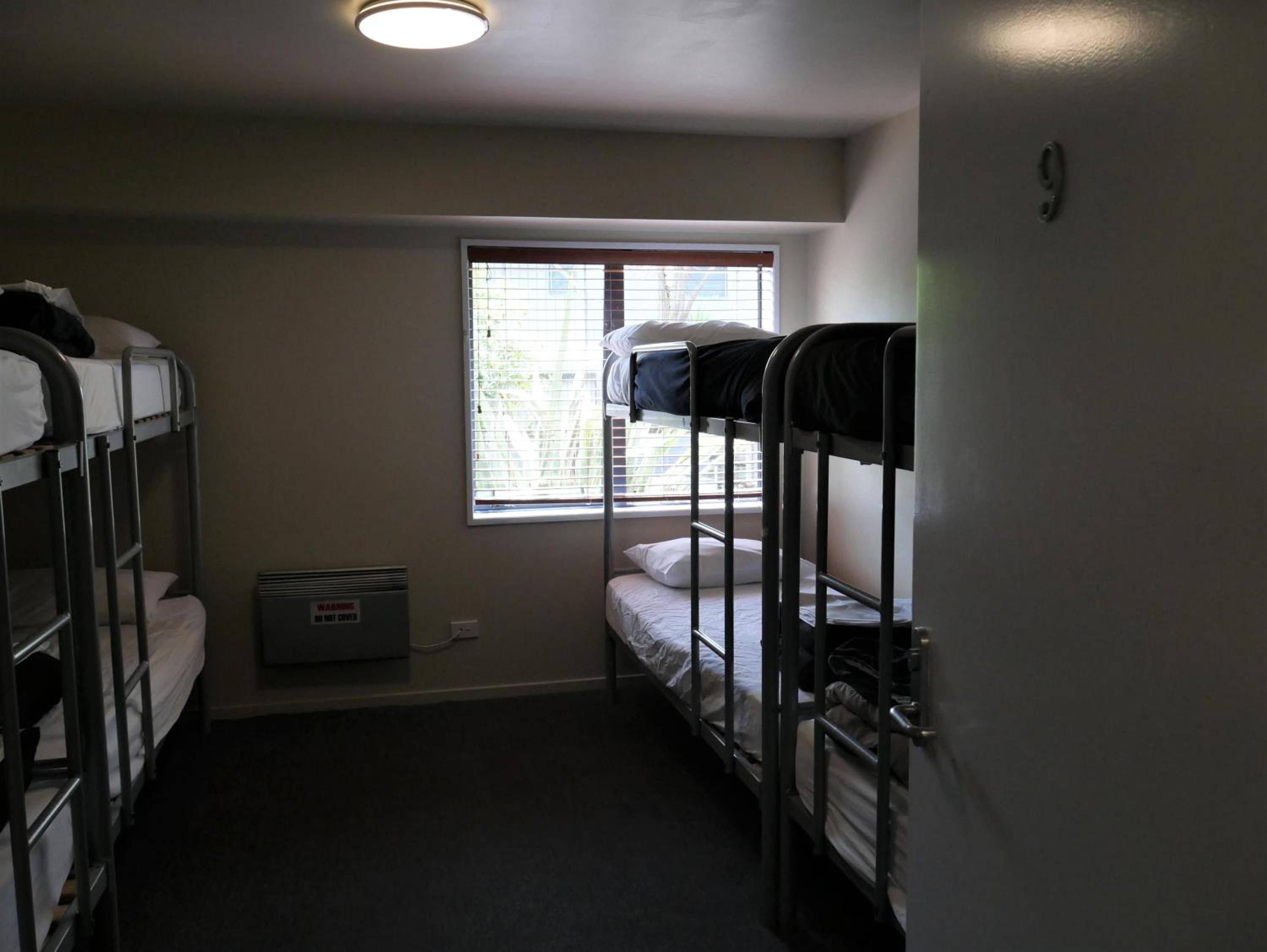 Bed in 8-Bed Mixed Dormitory Room photo 2