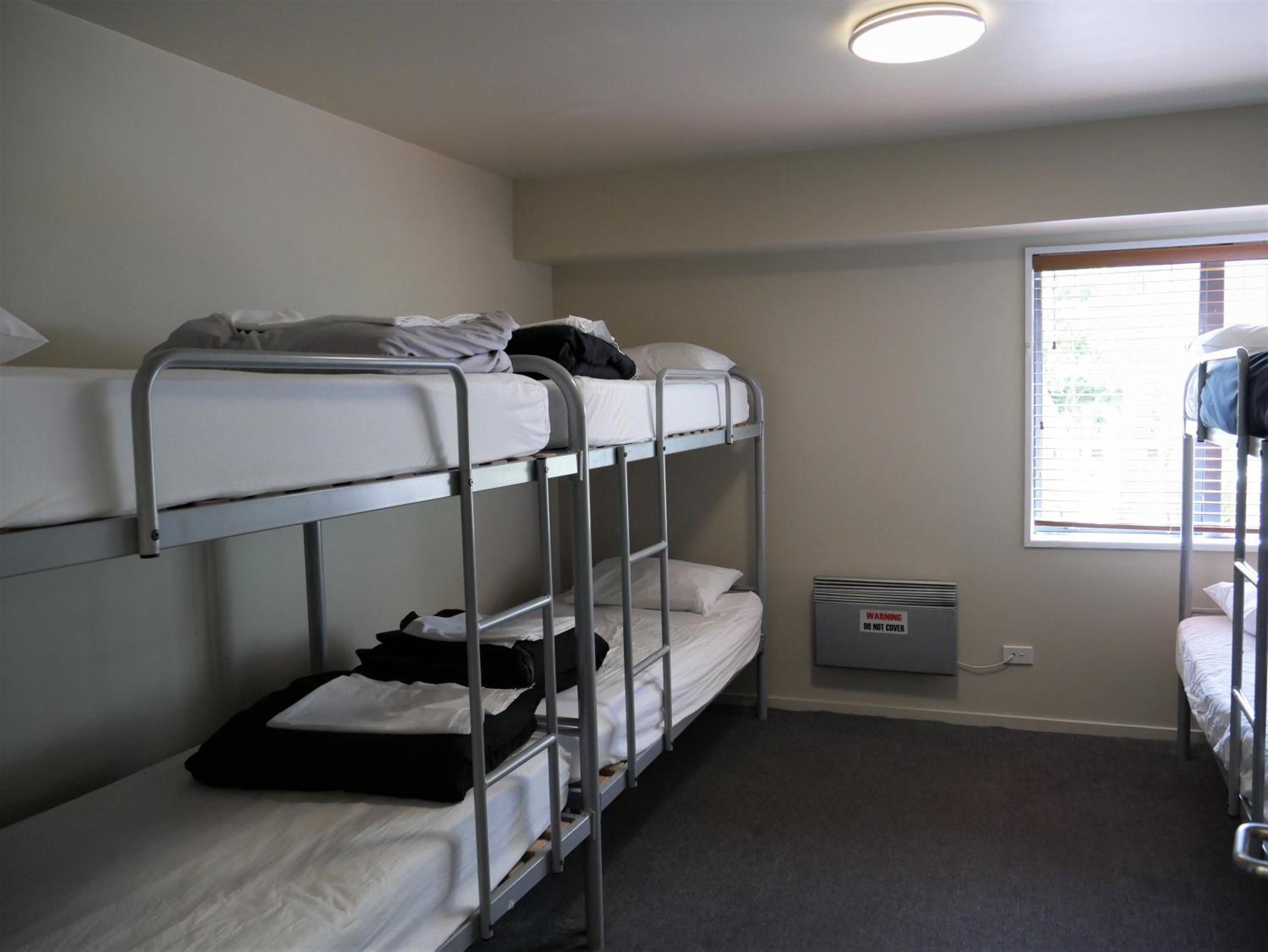 Bed in 8-Bed Mixed Dormitory Room photo 1